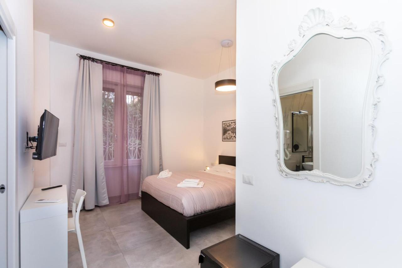 Comfort Triple Room Shower