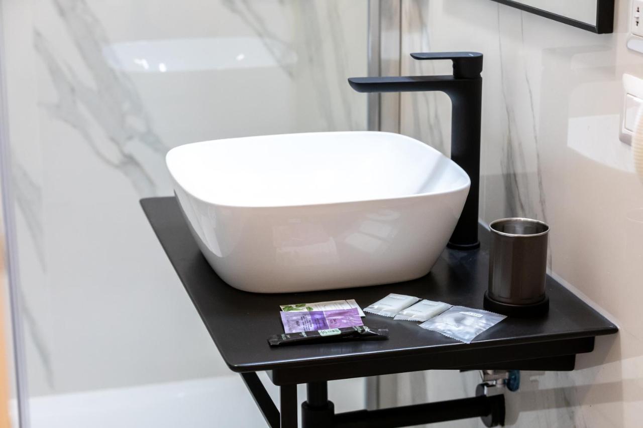 Comfort Triple Room Shower