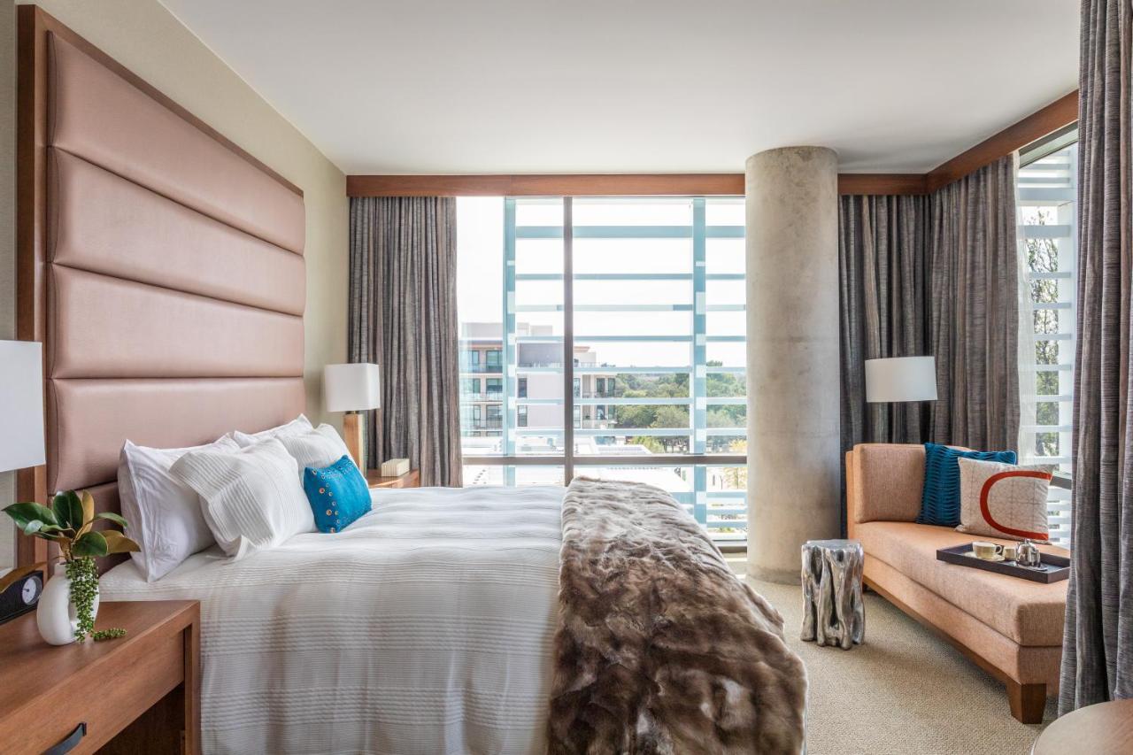 Eckzimmer mit Kingsize-Bett