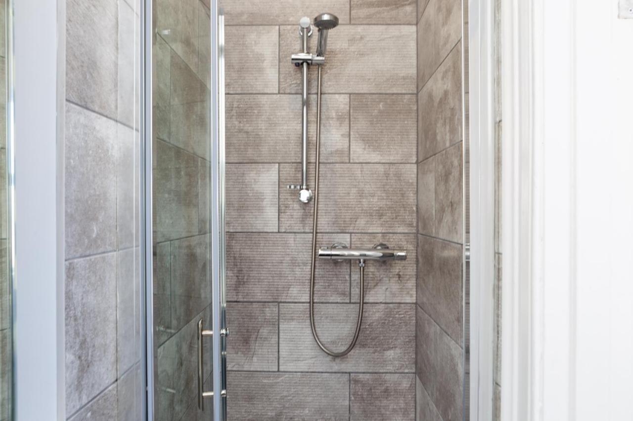 Twin Room Shower