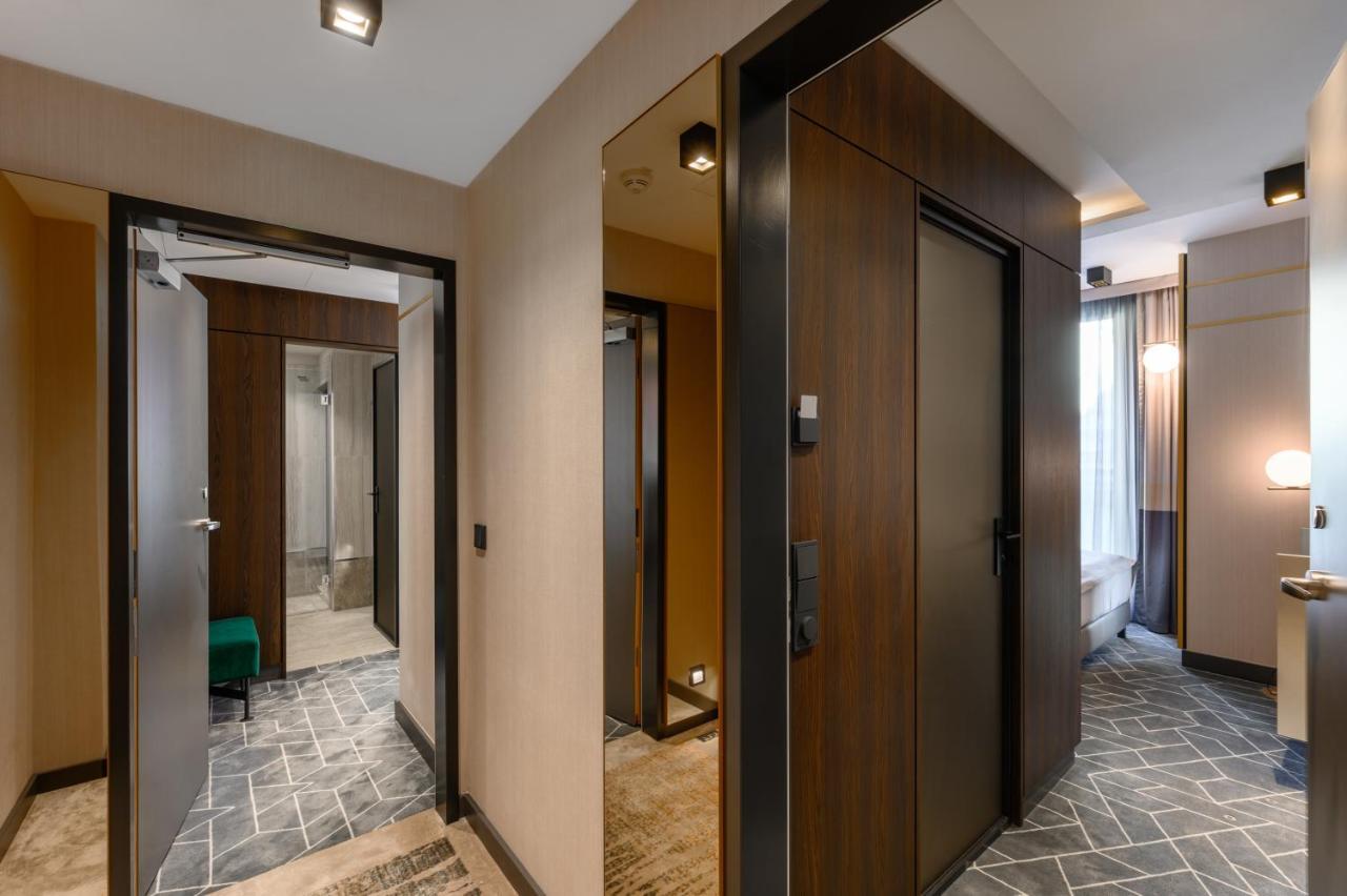 Corner Room