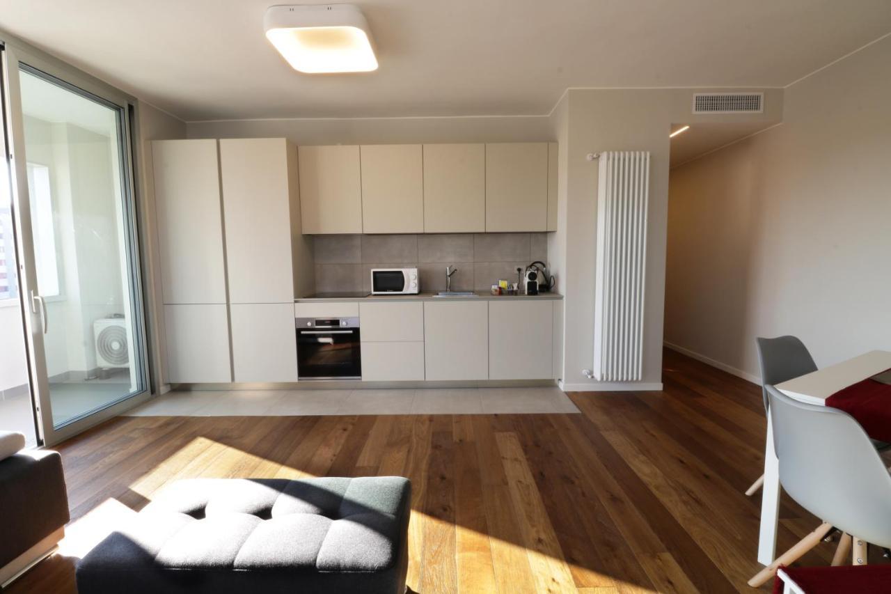 Deluxe One-Bedroom Apartment City View