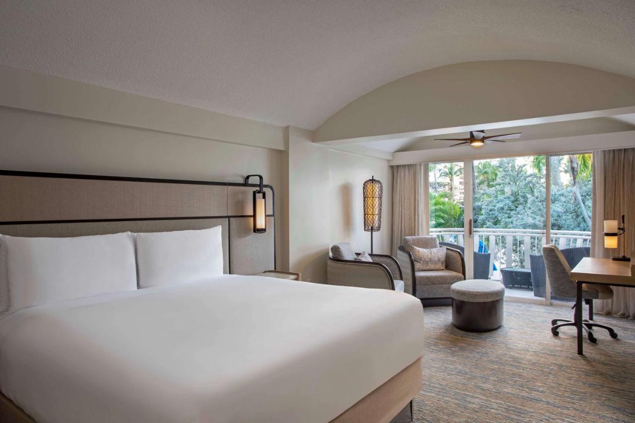 Club King Room with Balcony