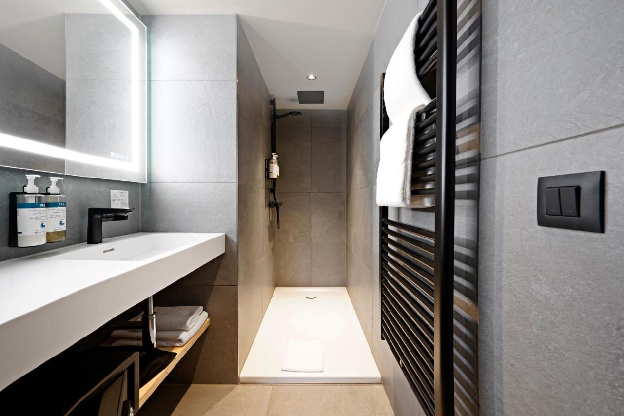 Medium Studio Kitchenette
