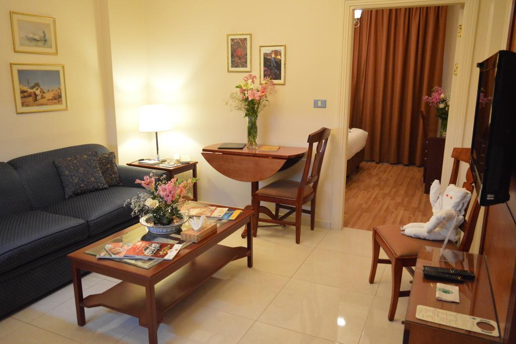 Deluxe Suite,120531939:JPEG