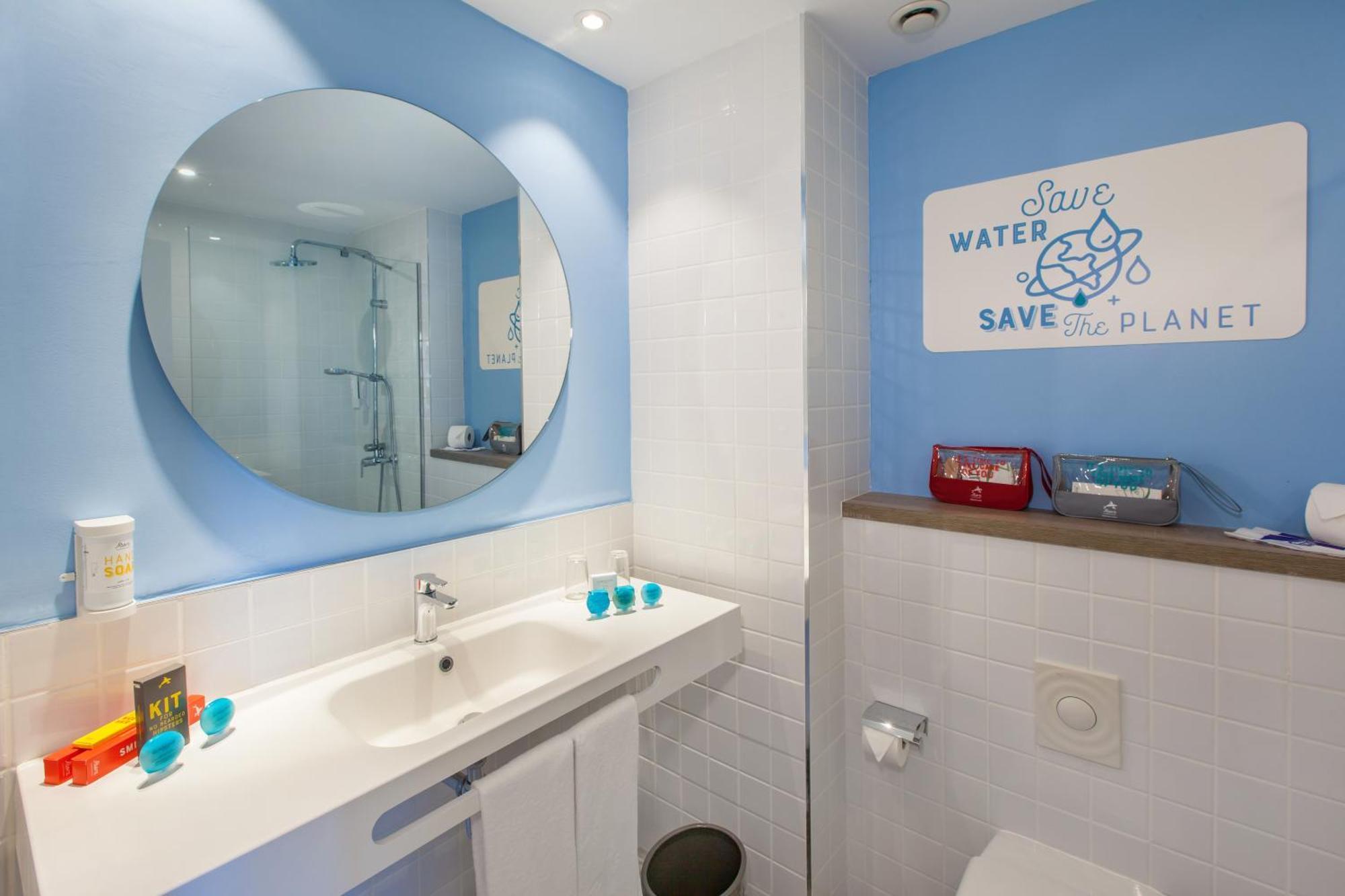 Deluxe Double Room Adults Only 18 years,1207436431:JPEG