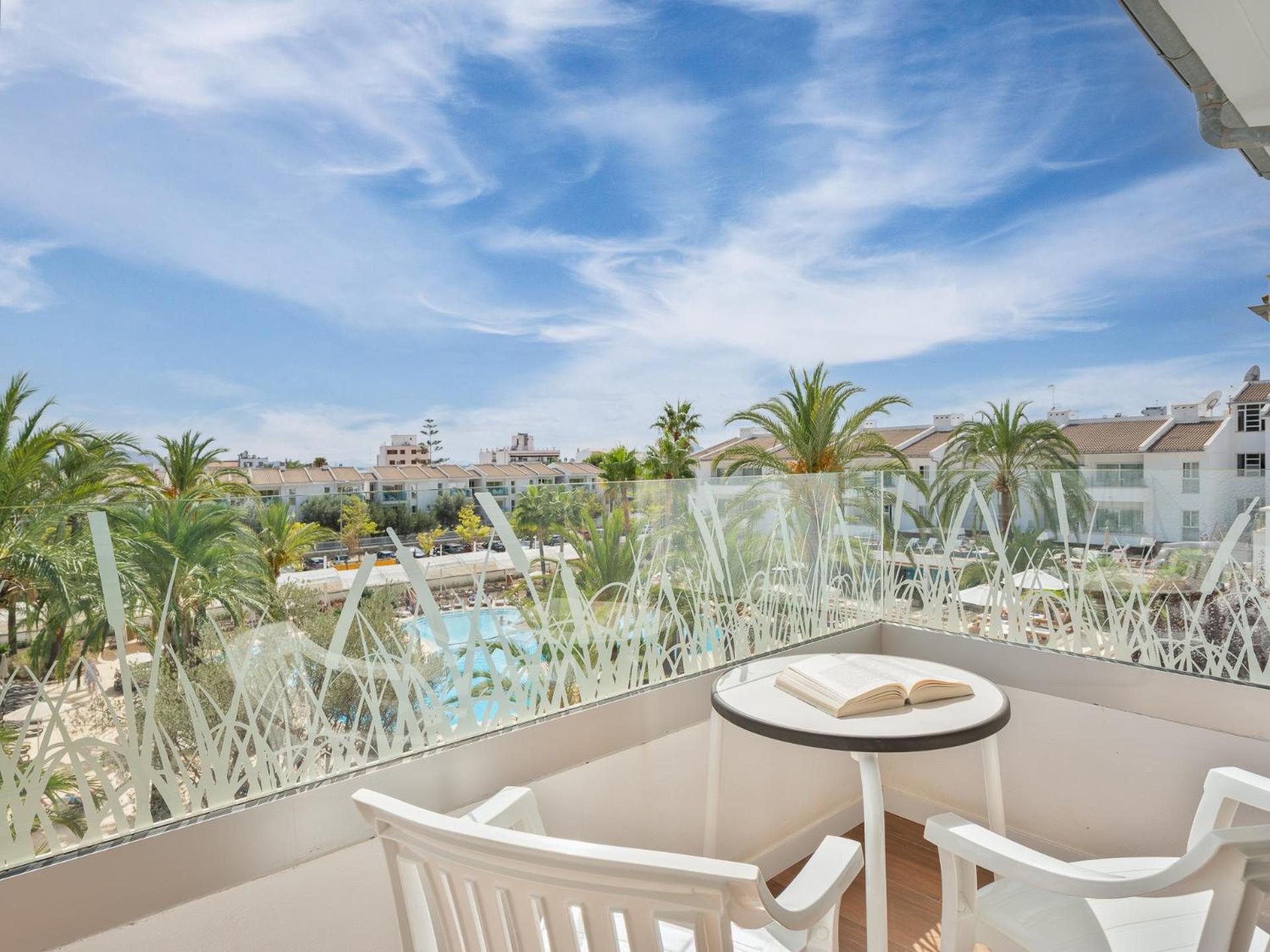 Suite Pool View