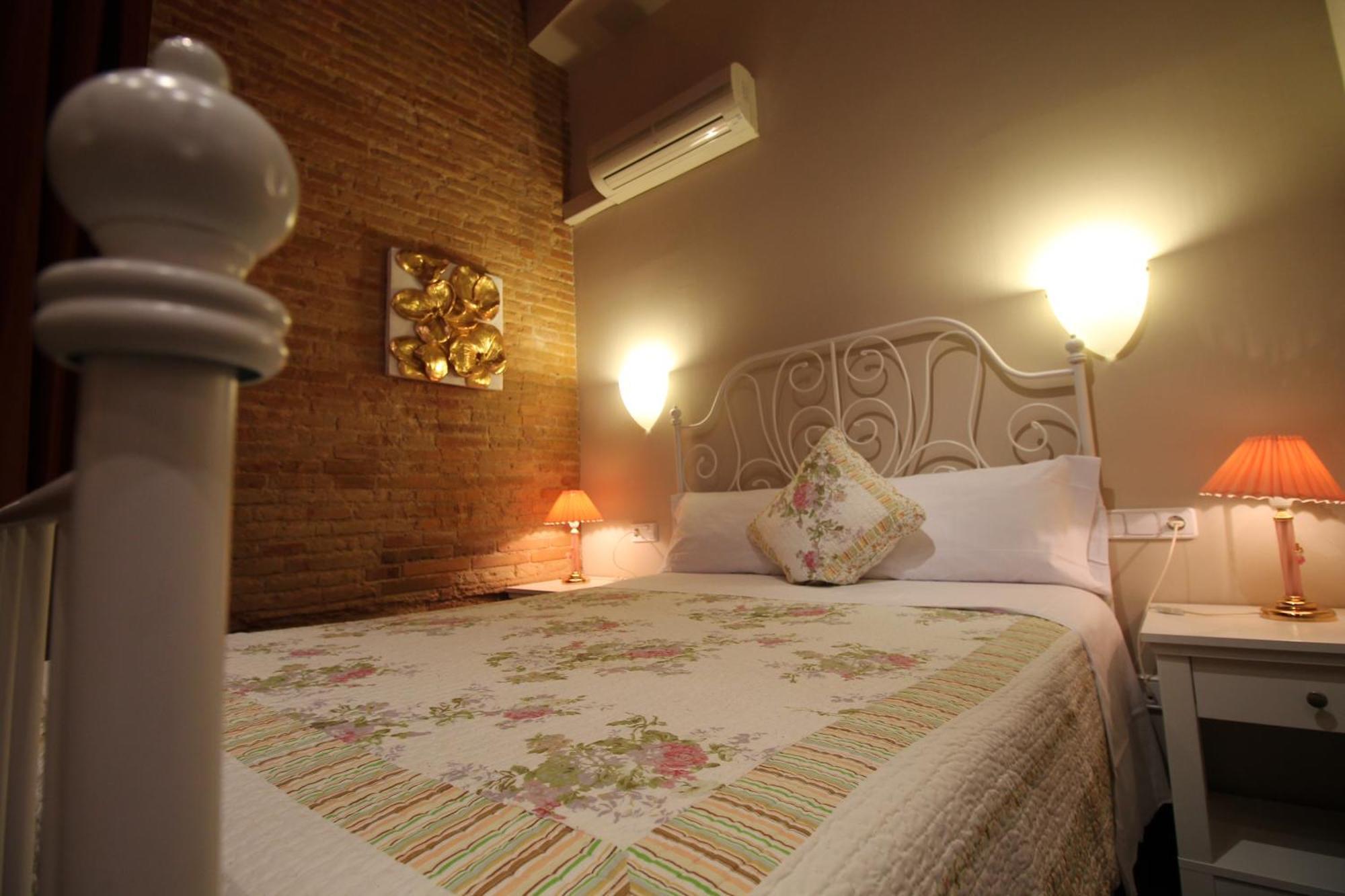 Double or Twin Room Private Bathroom