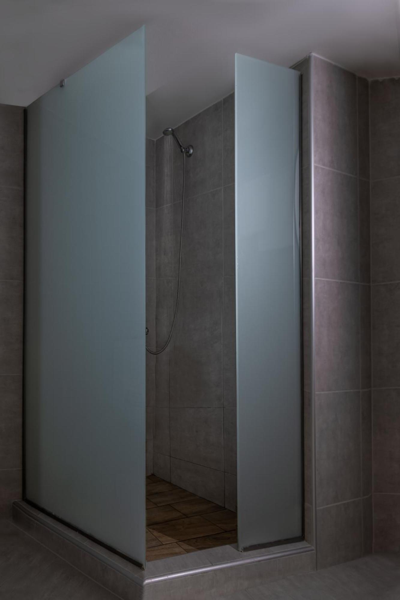 Suite,1208137171:JPEG