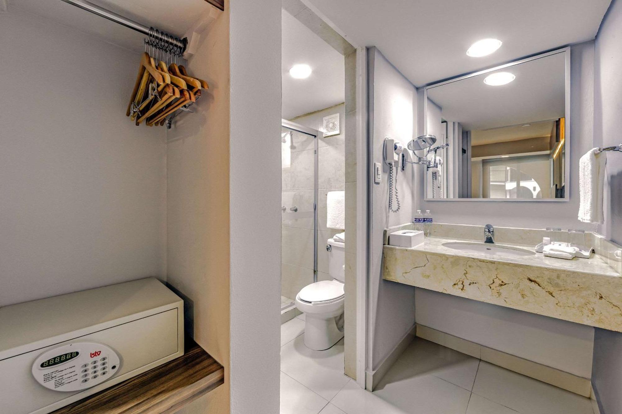Habitación Doble con 2 camas dobles - No fumadores