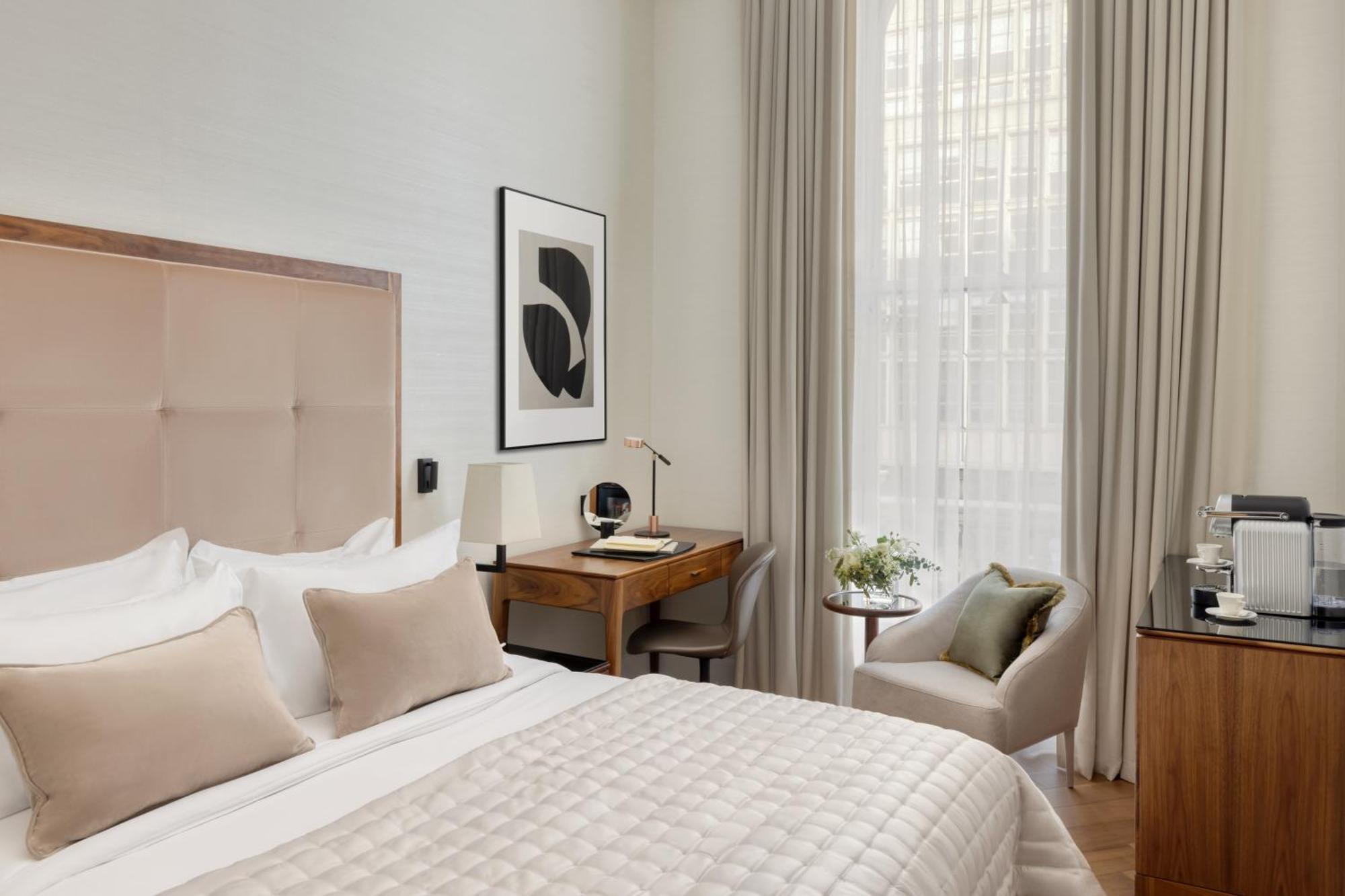 Deluxe Queen Room