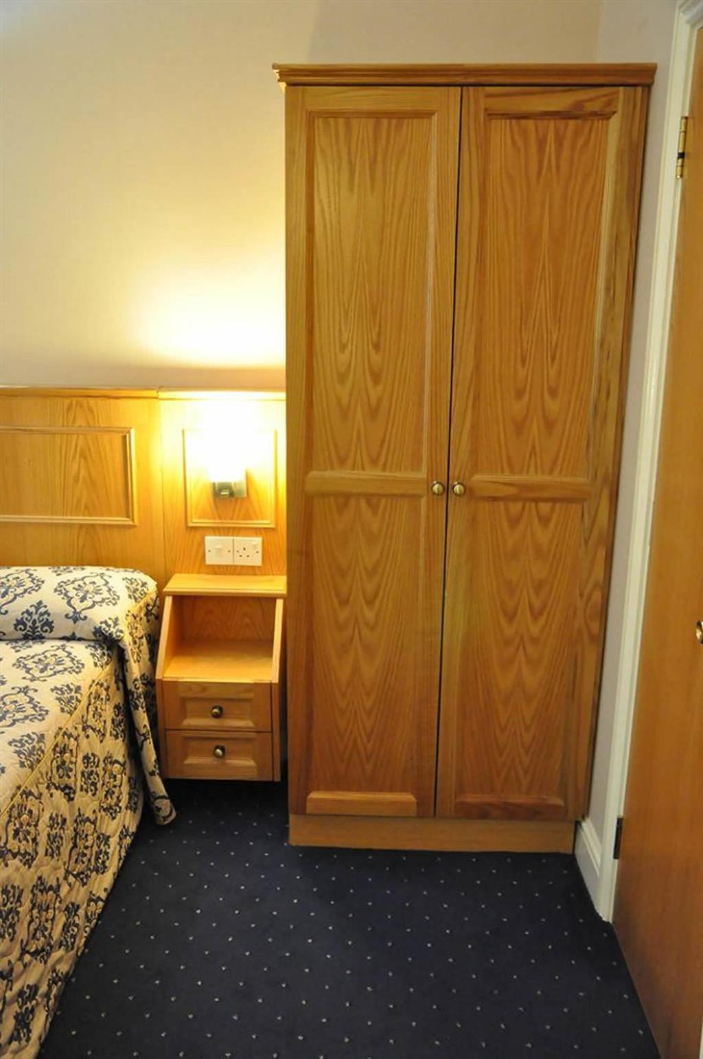 Double Room with Bathroom,1208849539:JPEG