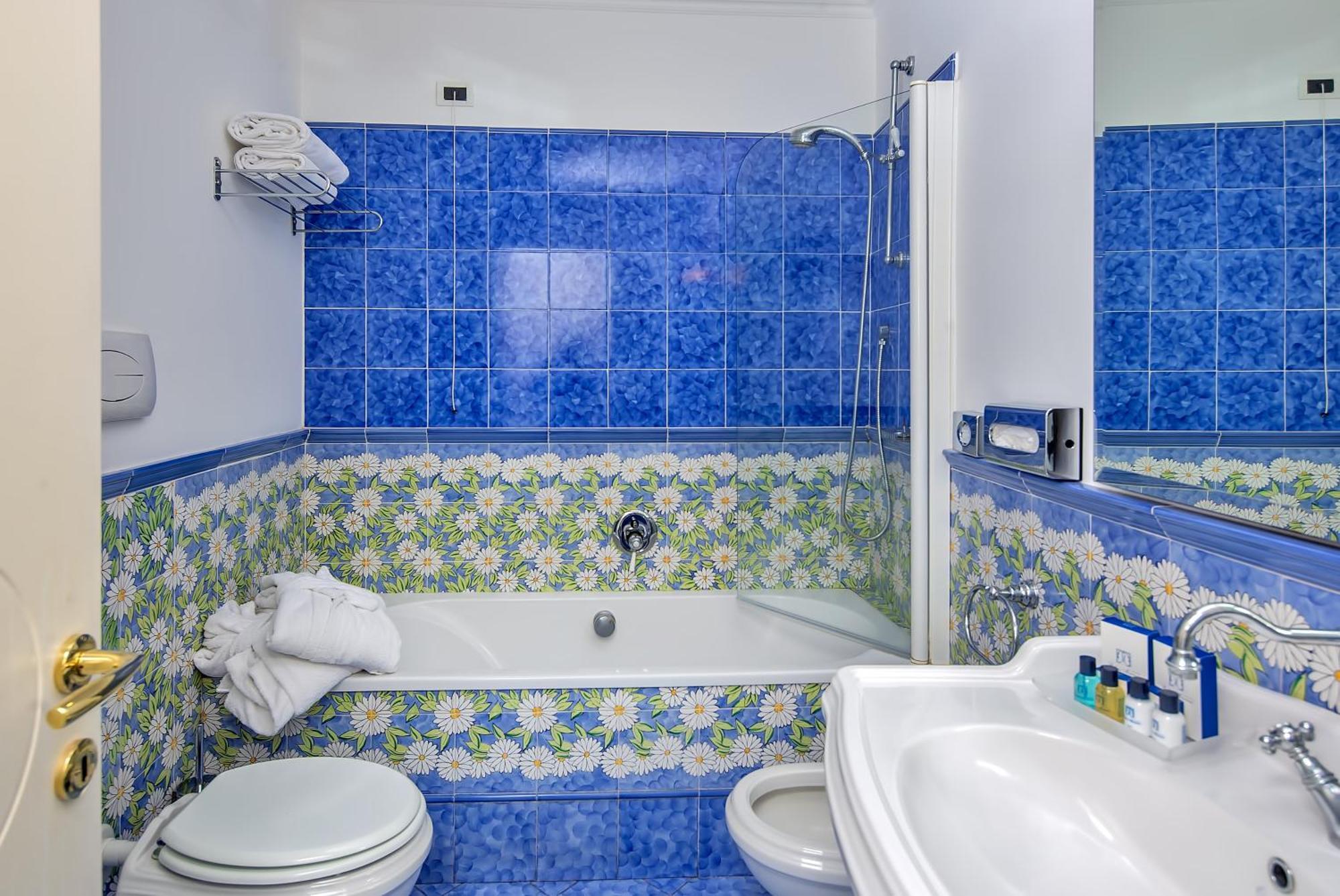 Deluxe Double Room with Sea View,1022405293:JPEG