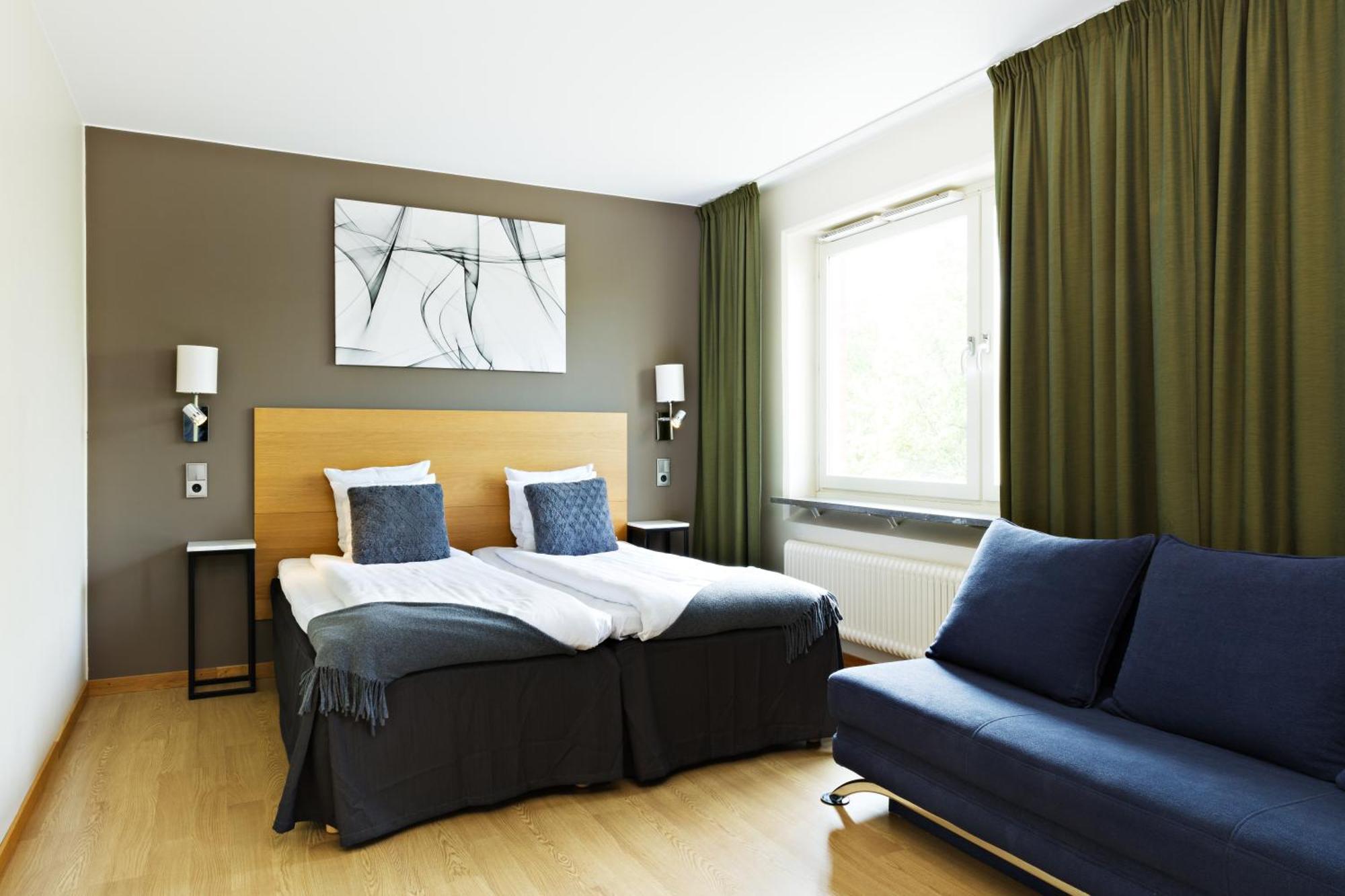 Family Room with Two Single Beds and Sofa Bed - Non-Smoking,1433944744:JPEG
