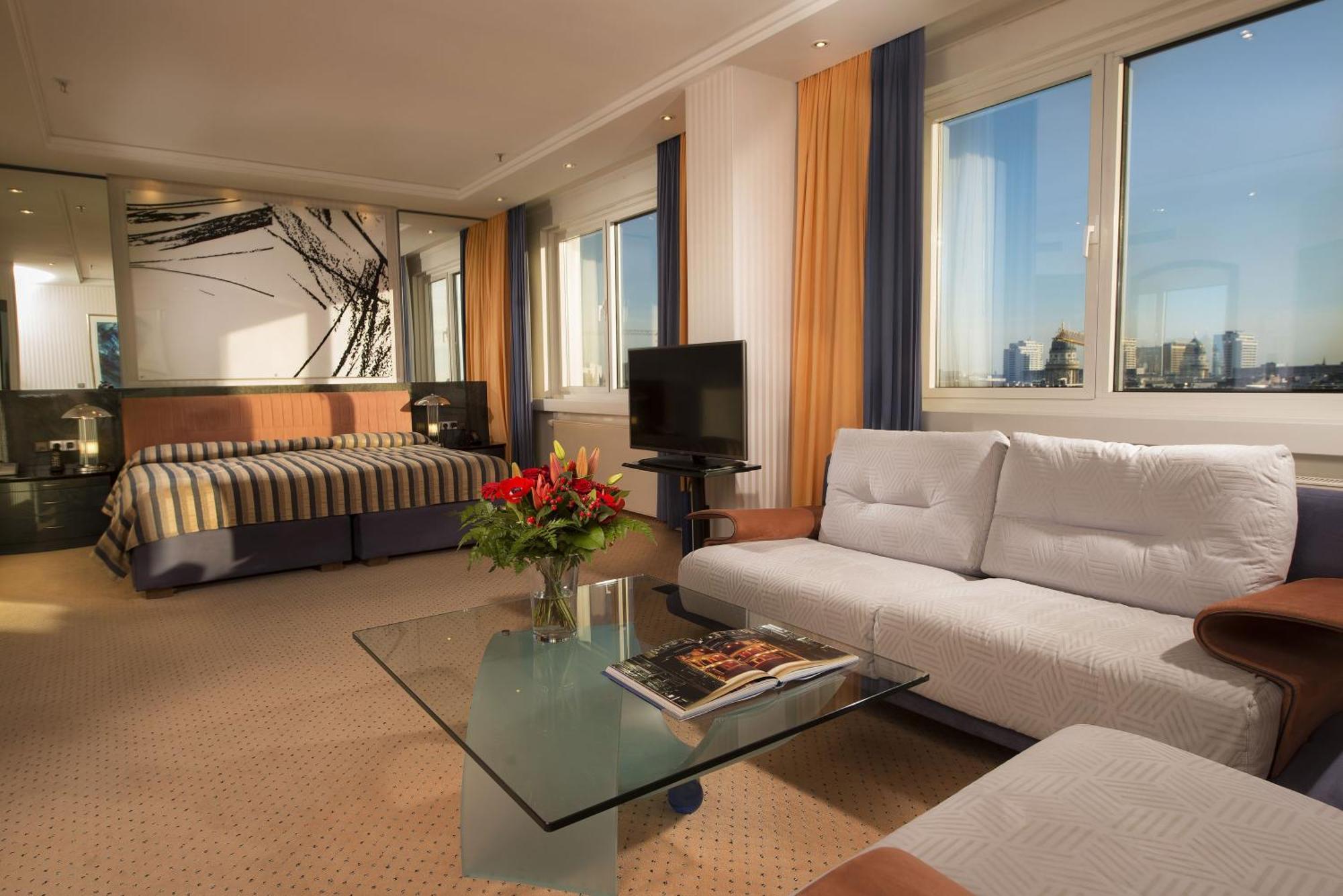 Suite with City View,1211758363:JPEG
