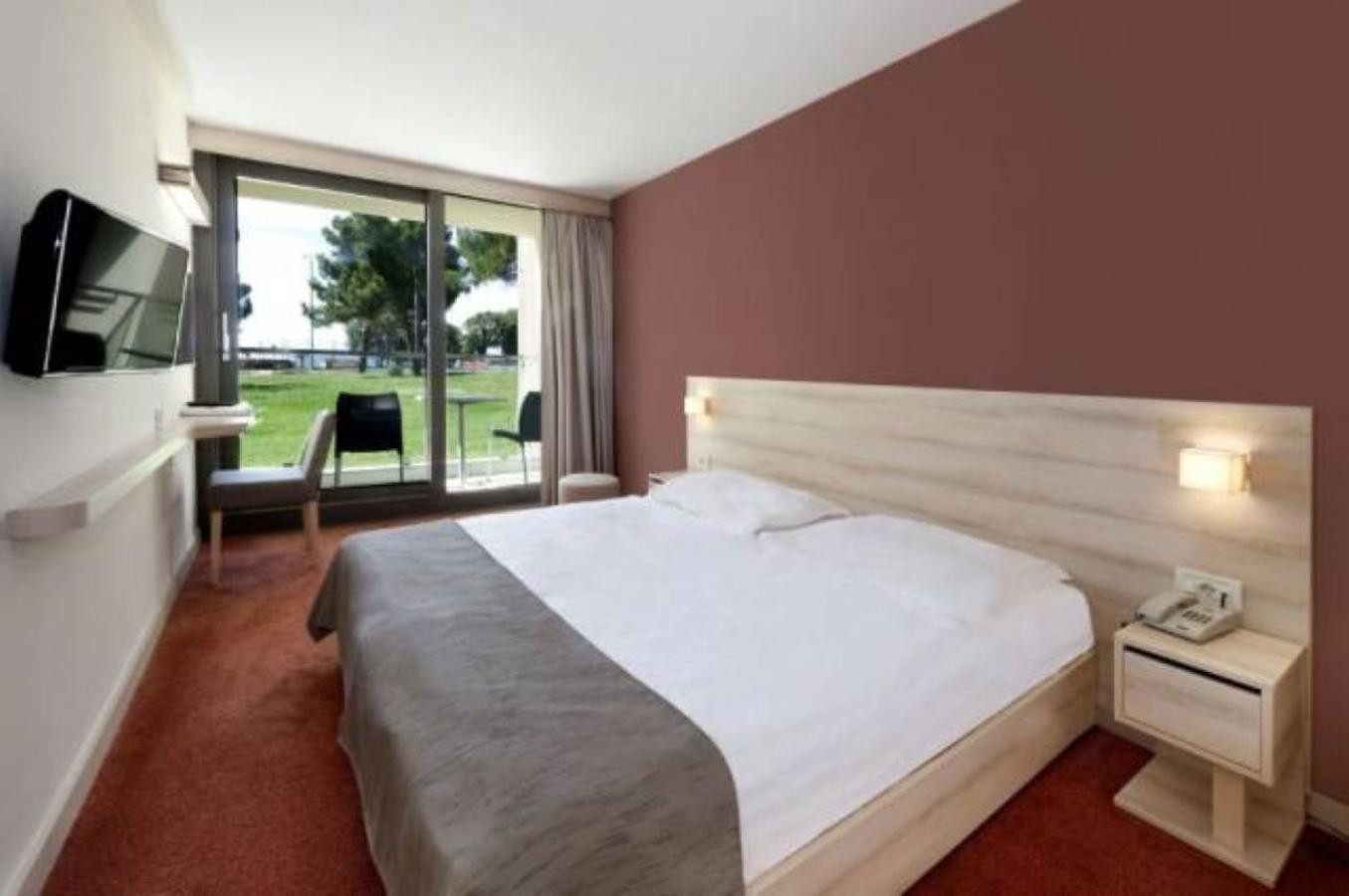 Classic Room with Balcony - Park Side,1277316118:JPEG