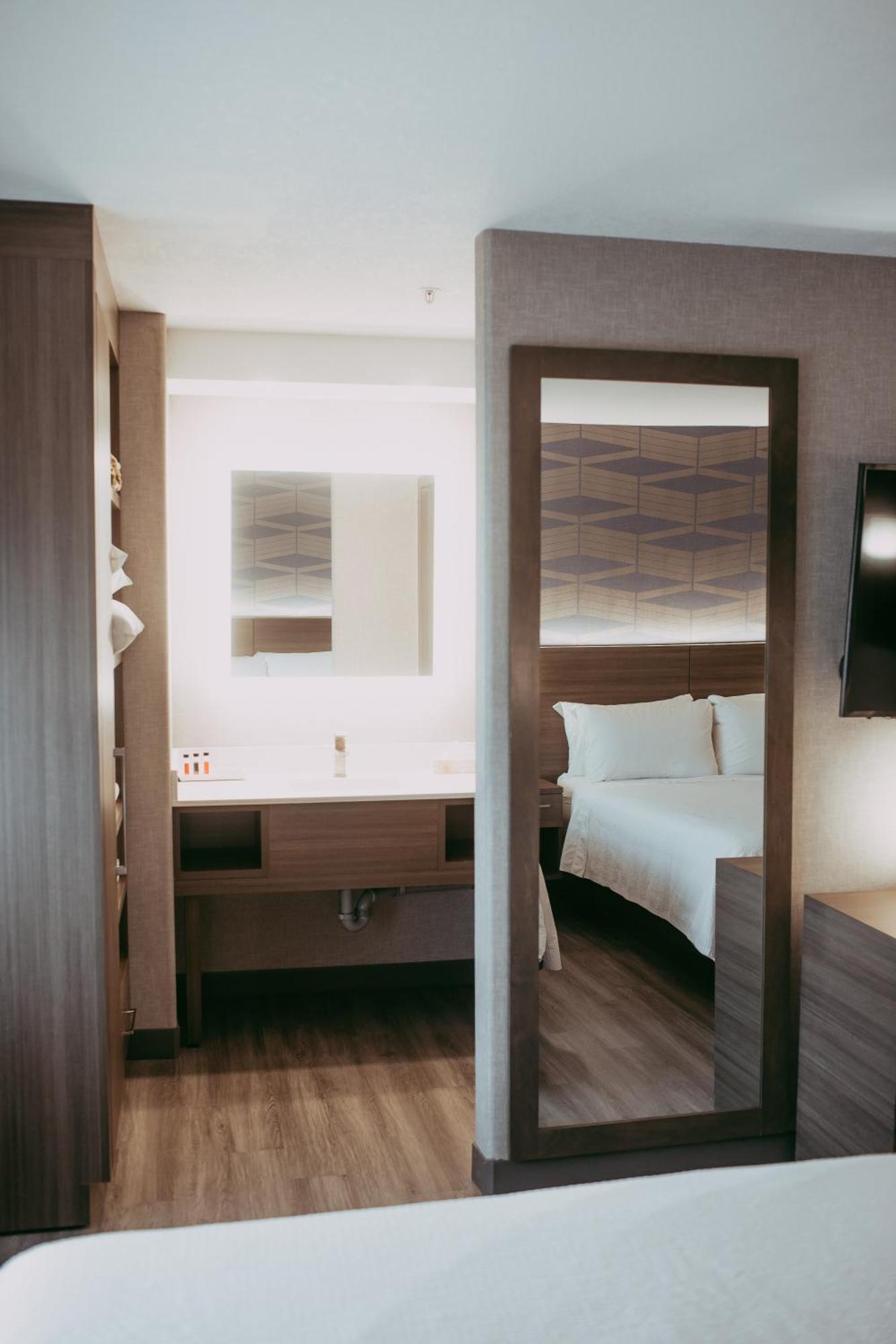 King Room - Non-Smoking,1436123155:JPEG