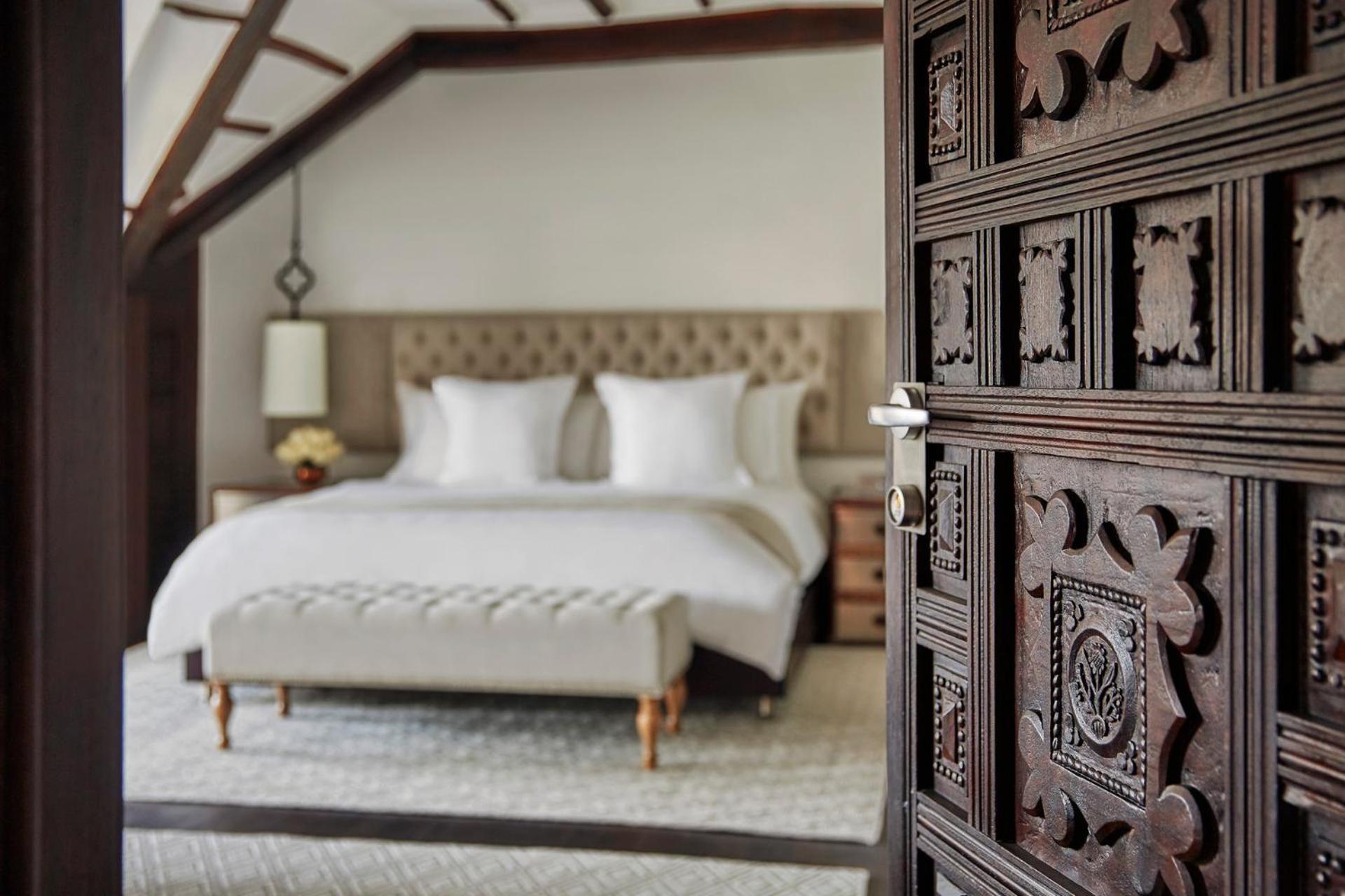 Premier Queen Room