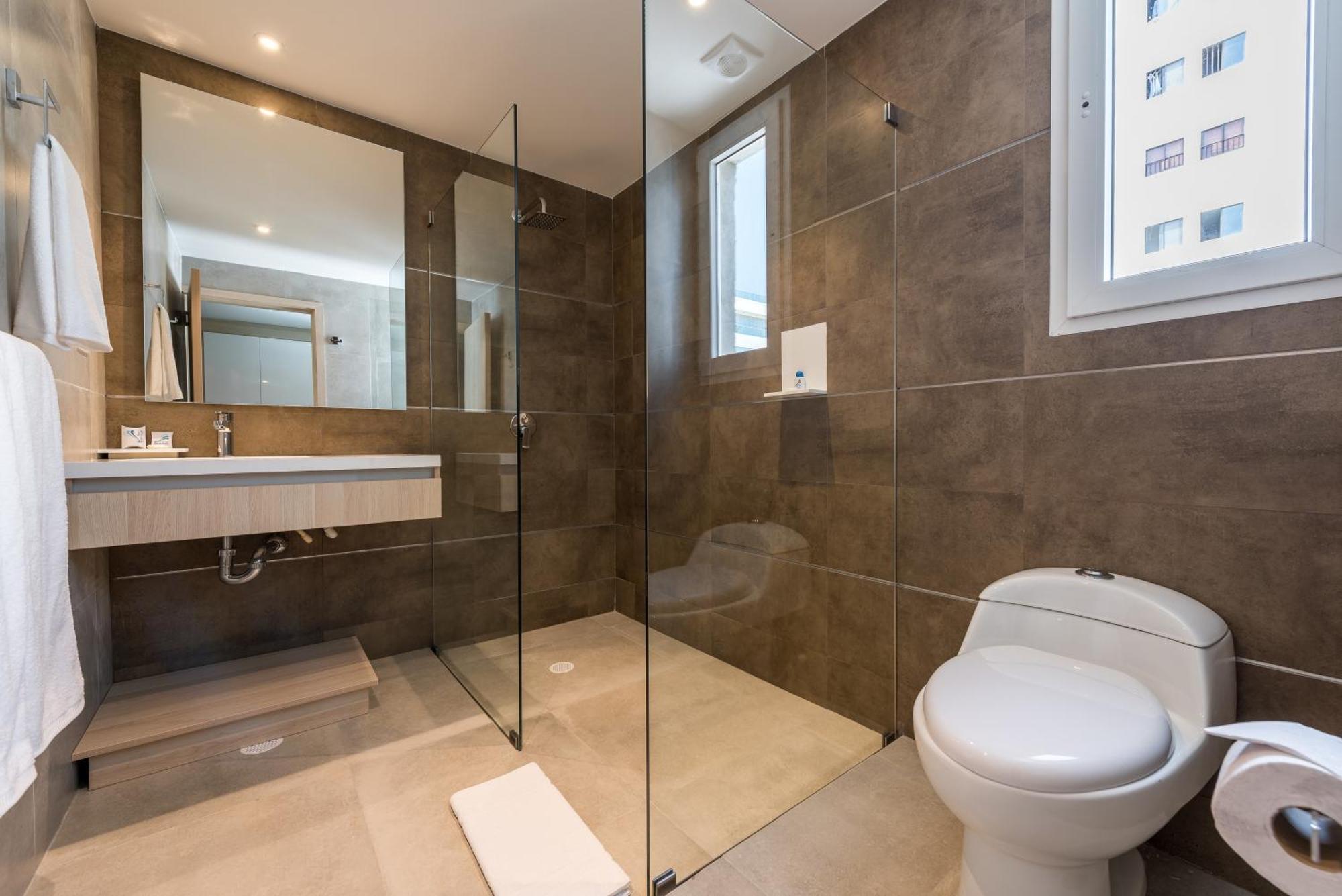 Junior Suite (2 Adults),1657155622:JPEG