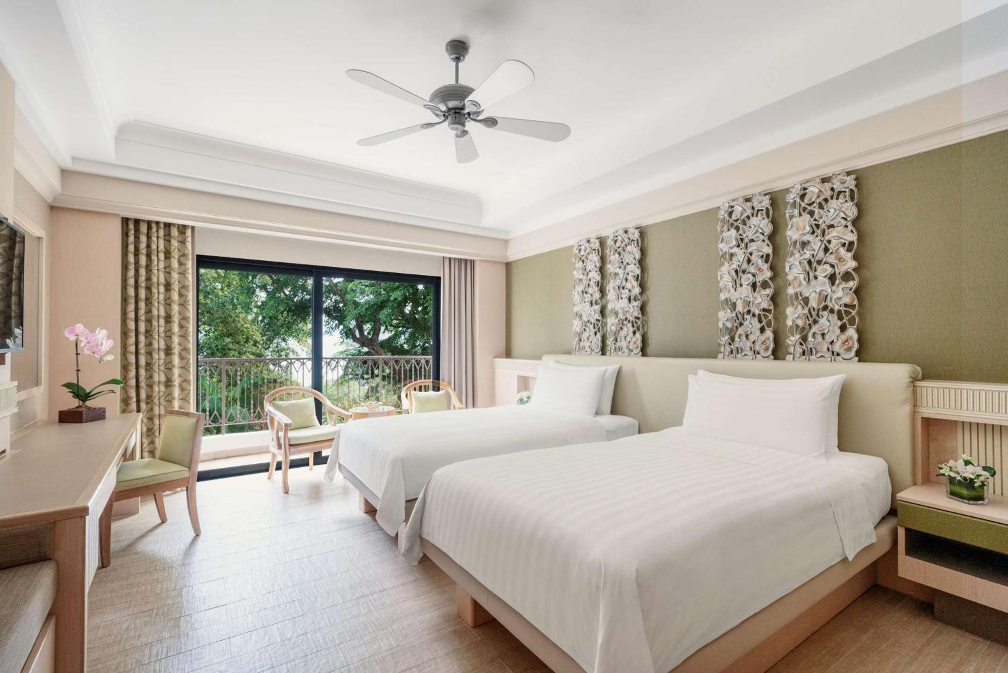 Superior King Room with Hill View