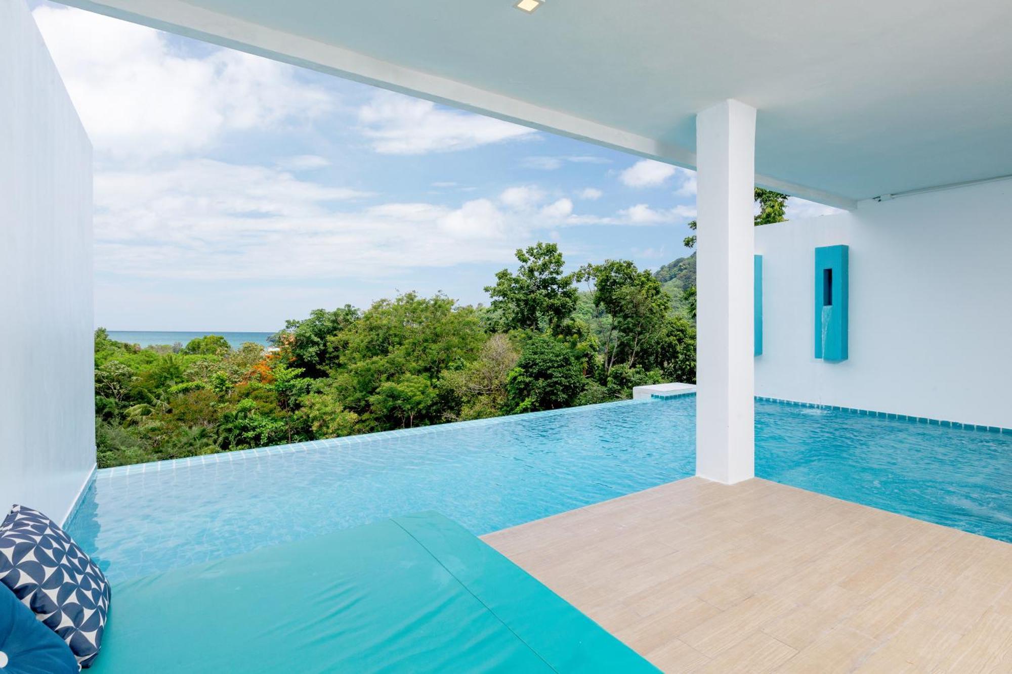 Deluxe Partial Seaview Pool Suite