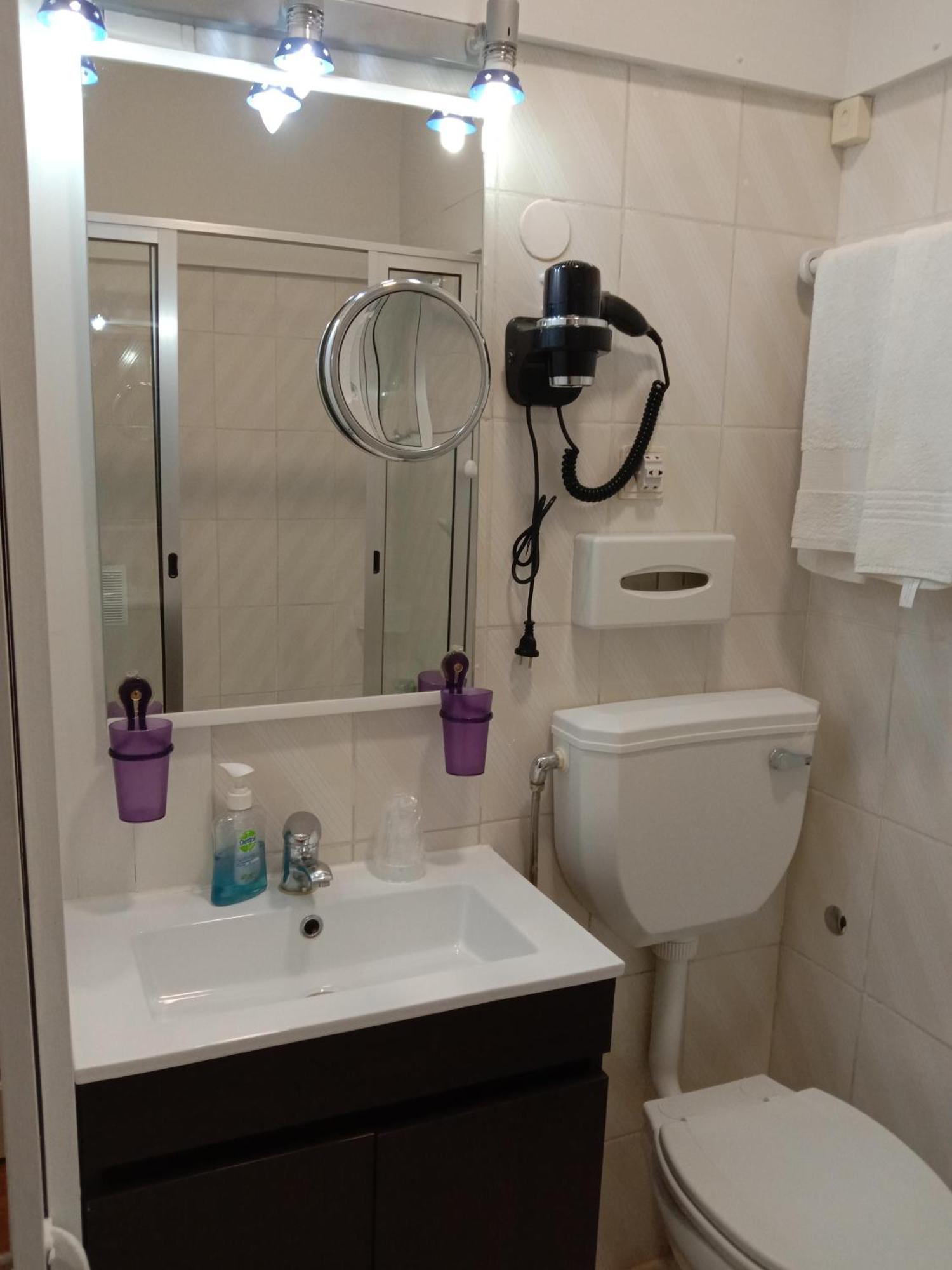 Family Room,1215935950:JPEG