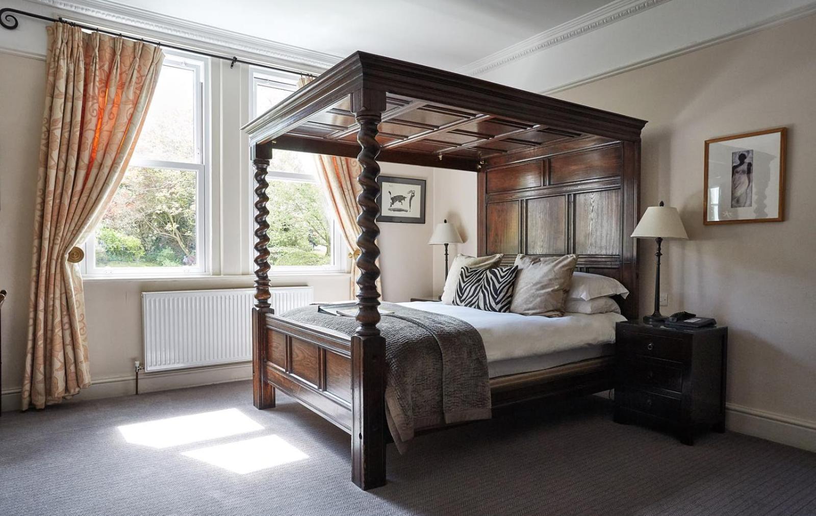 Four Poster Room Garden View