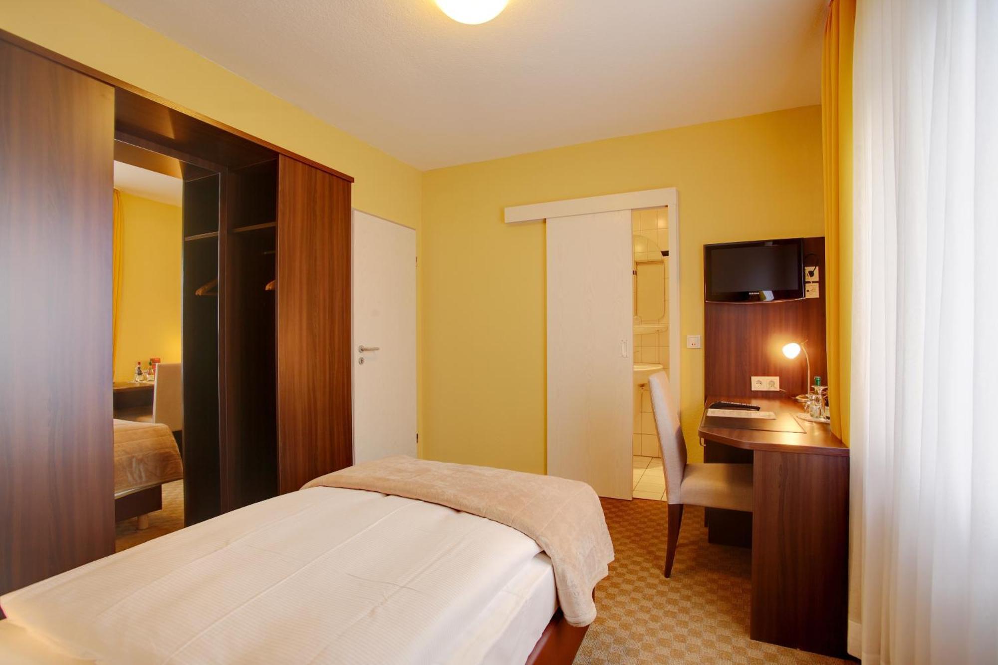 Single Room,1642306797:JPEG