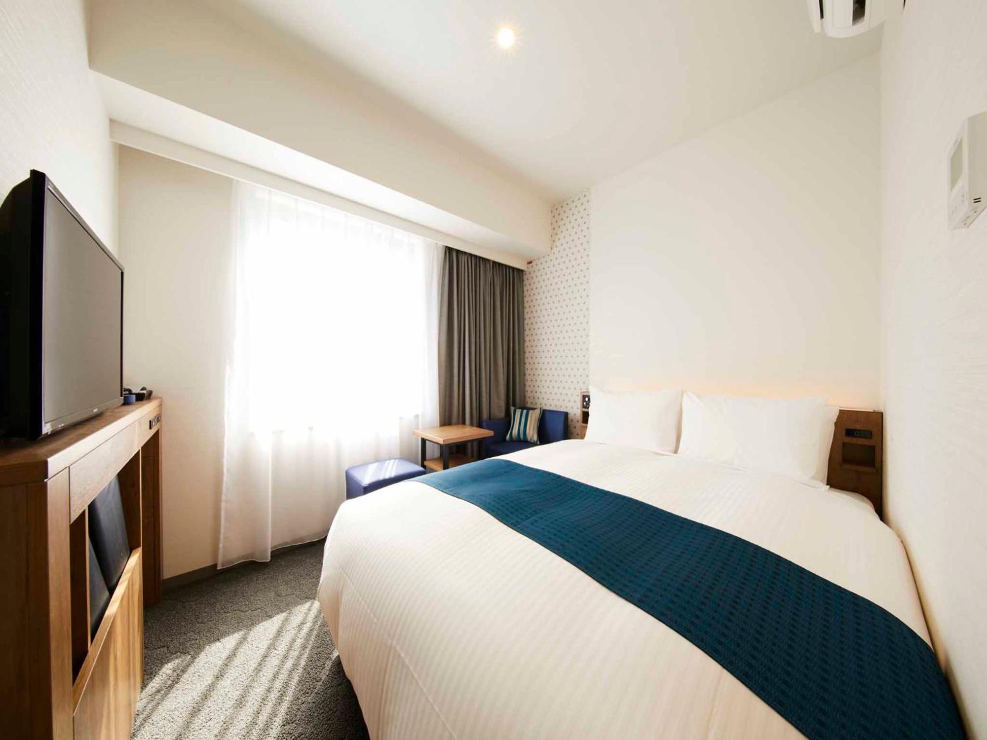 Double Room Small Double Bed access to Lounge Non-Smoking