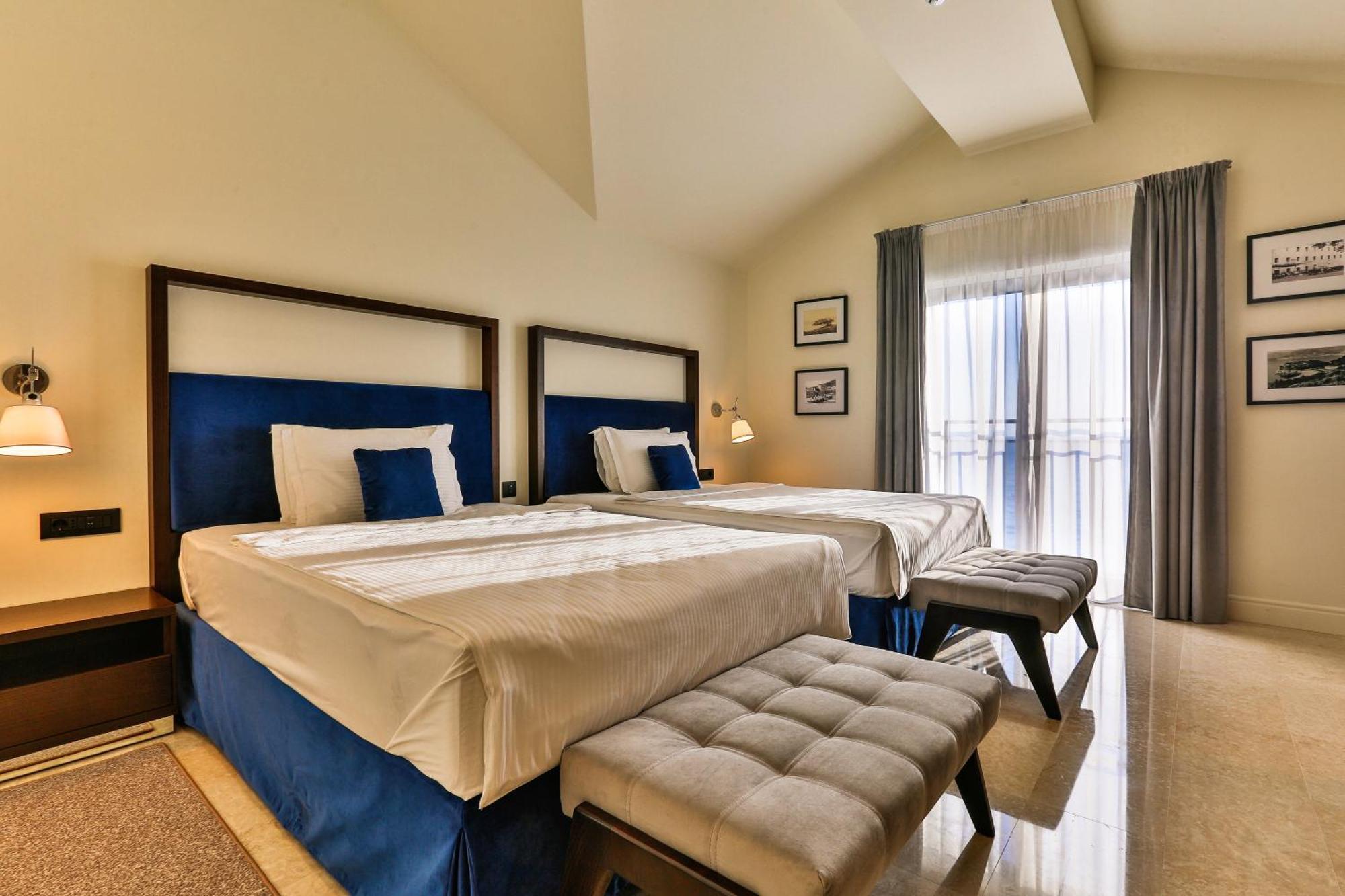 Deluxe Suite with Sea View