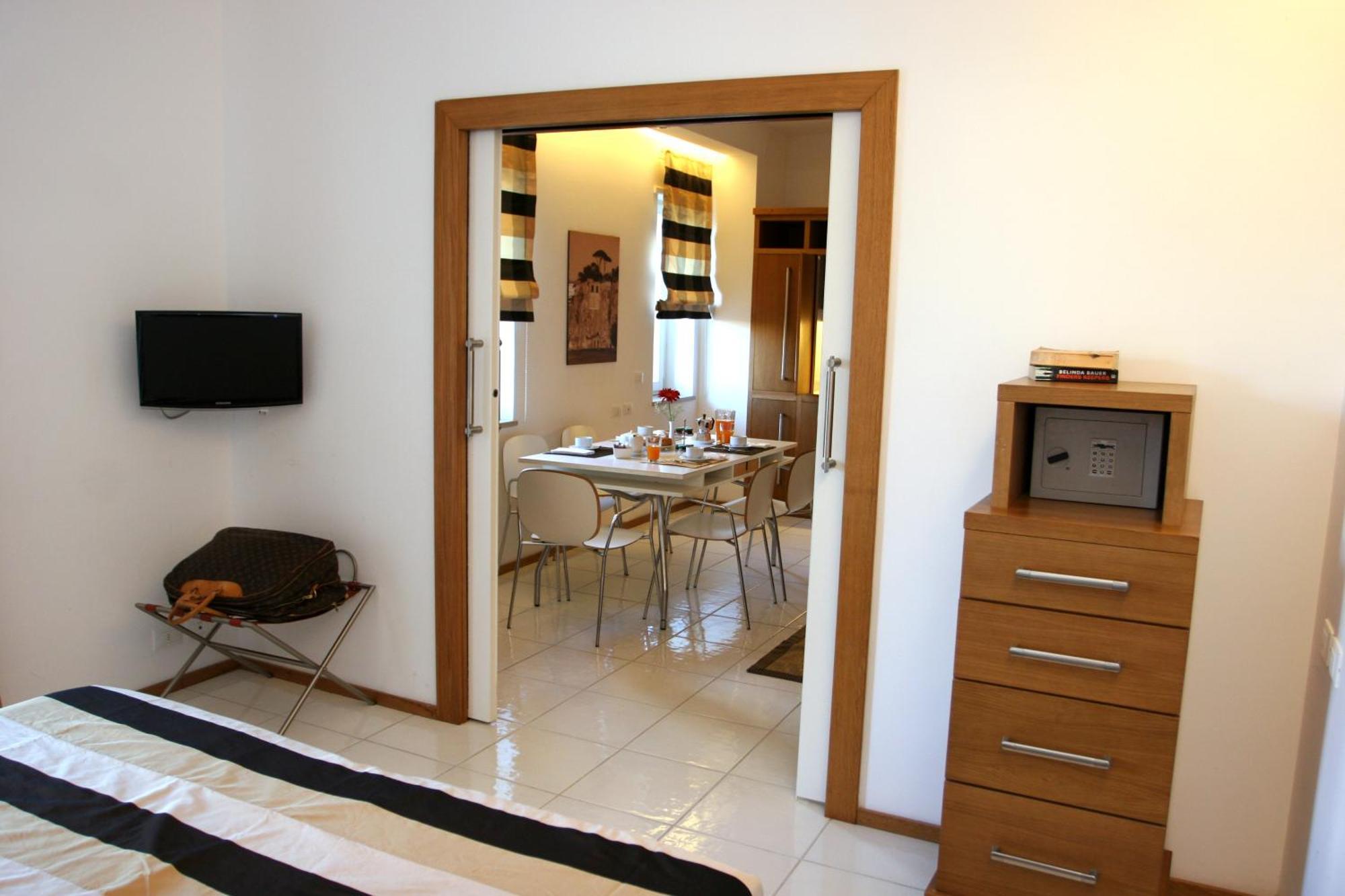 Deluxe Apartment