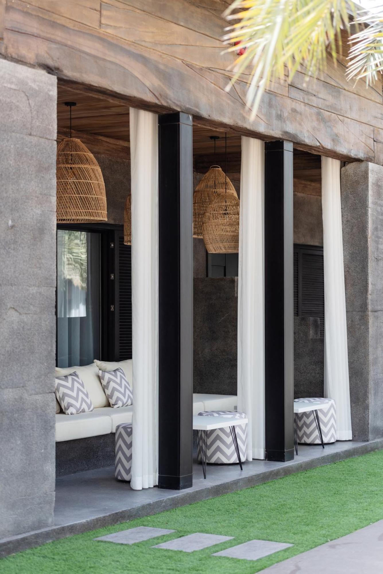 Premium Giraffe Arena Chalet Includes Complimentary Emirates Park Zoo Entry Tickets