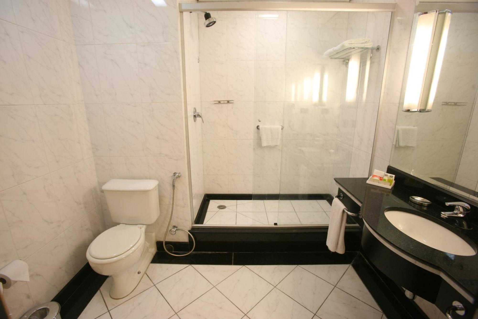 Standaard Kamer met 1 Tweepersoonsbed en 1 Eenpersoonsbed
