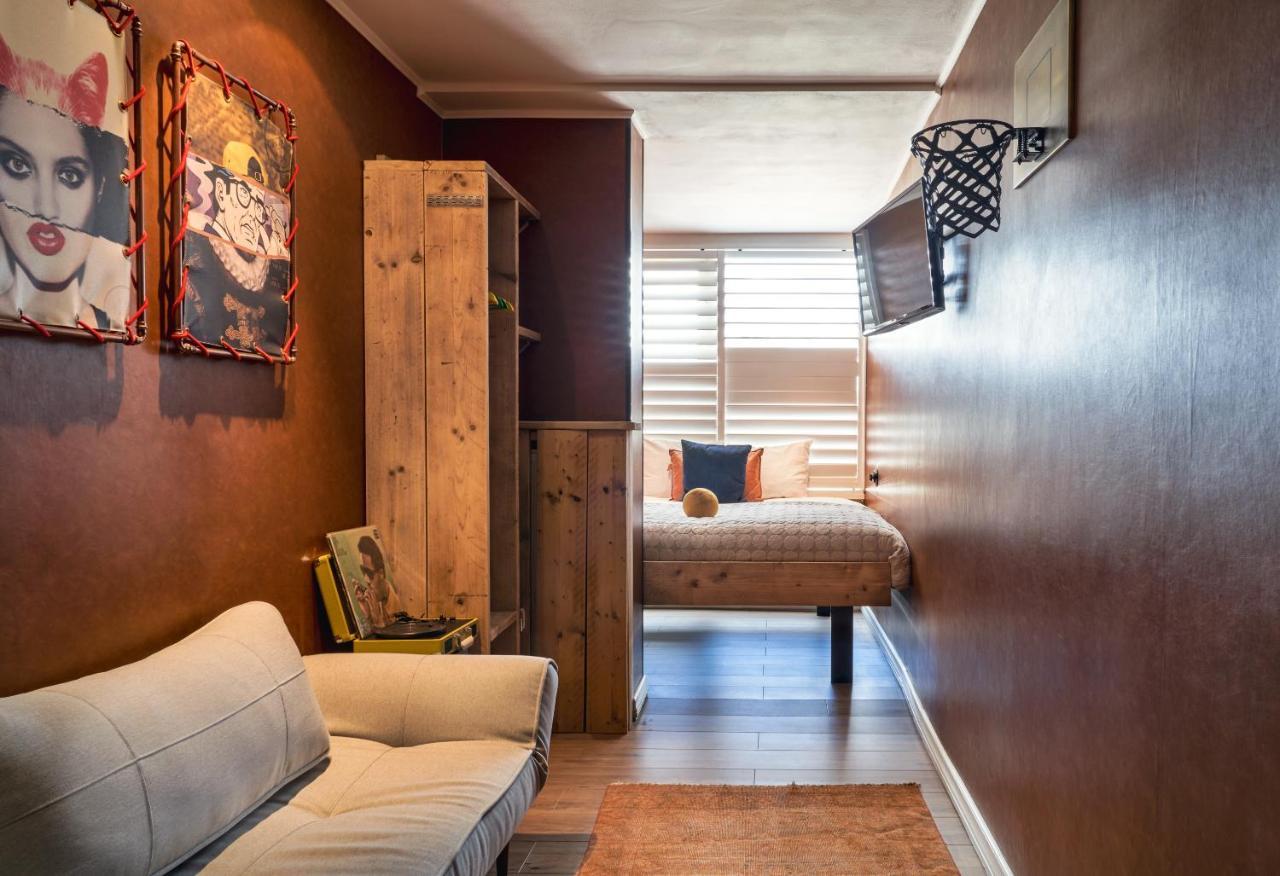 Medium Triple Room Single Beds,1516387342:JPEG