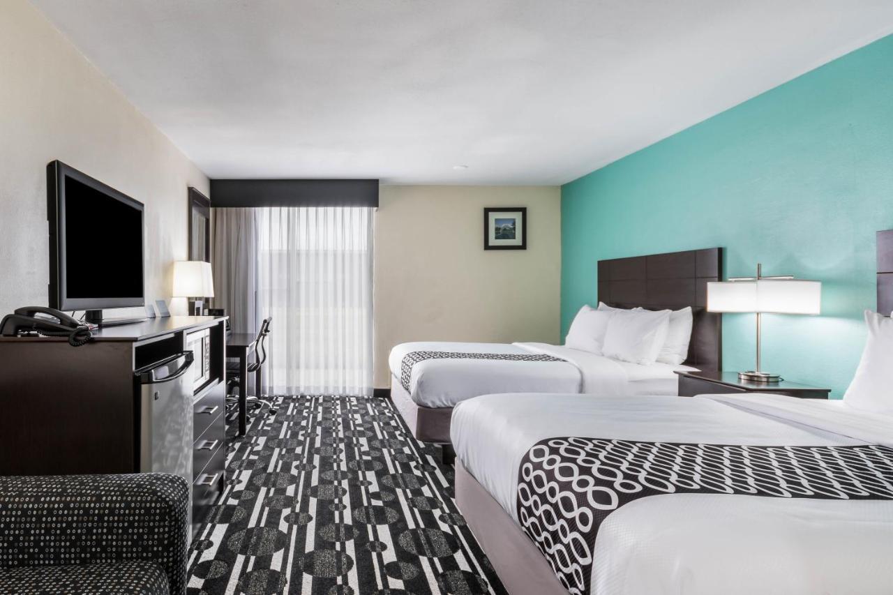 Queen Room with Two Queen Beds - Non-Smoking,1241896219:JPEG