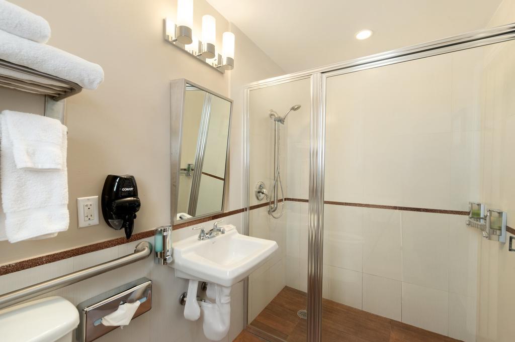 Quarto King com Duche para Pessoas com Mobilidade Condicionada - Acessível a Pessoas com Mobilidade Condicionada - Não Fumador