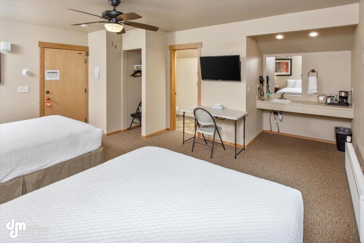 Queen Room Two Queen Beds