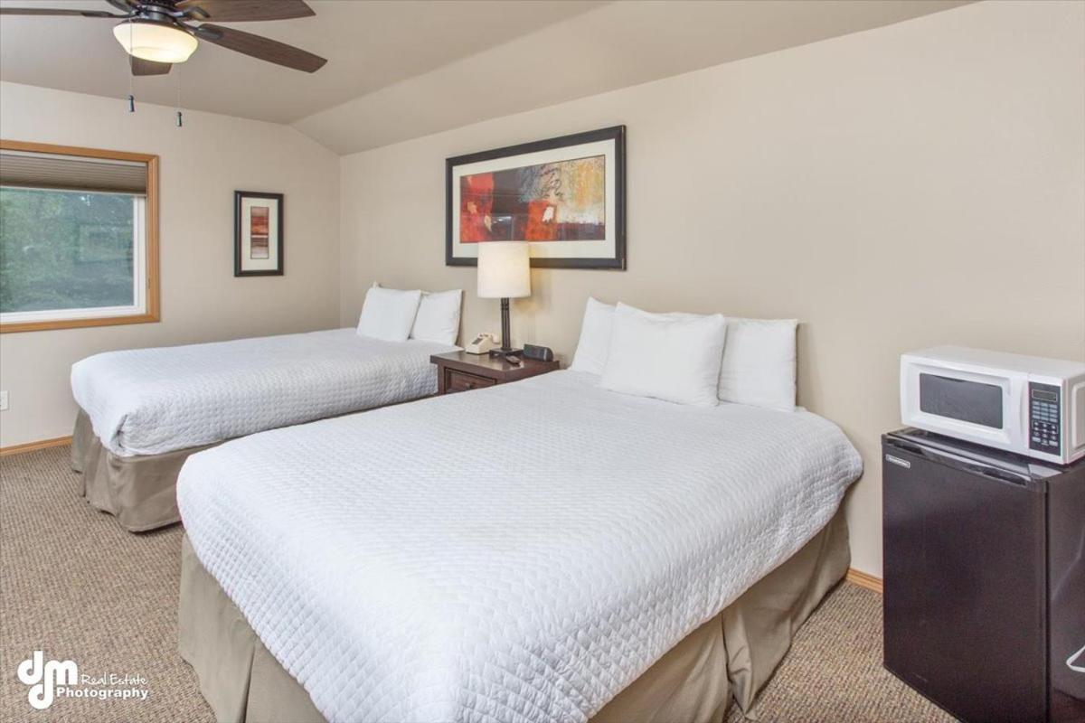 Queen Room Two Queen Beds