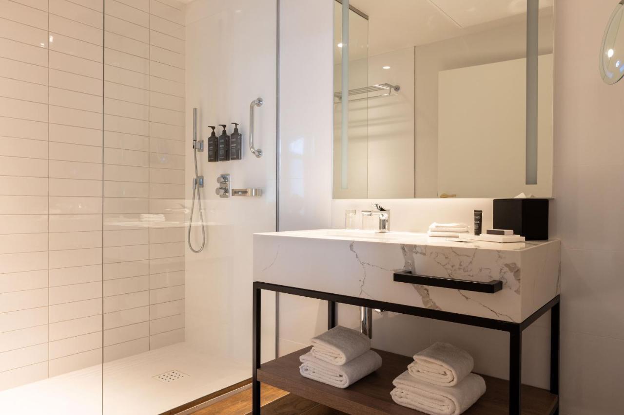 Twin Room with Partial Sea View - High Floor
