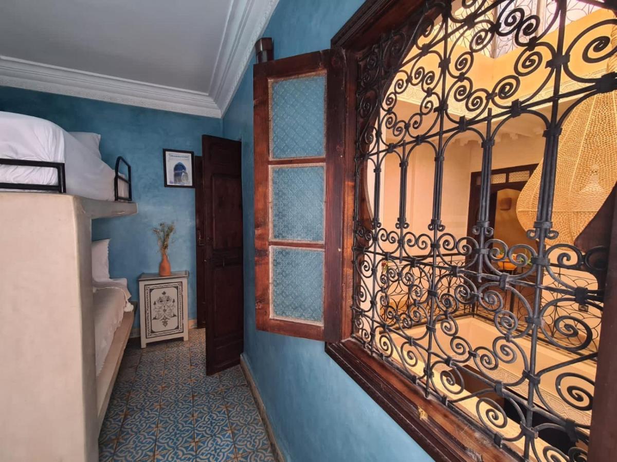 Quarto Econômico com 2 Camas de Solteiro