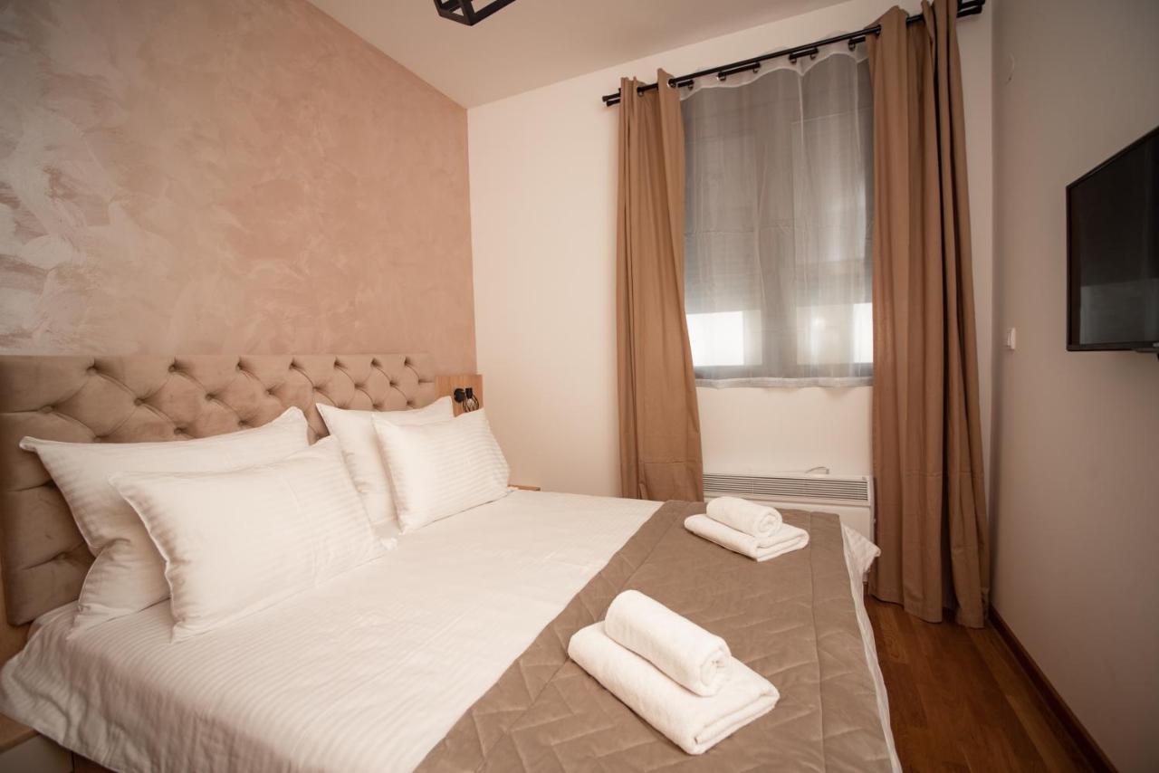 Deluxe Queen Suite