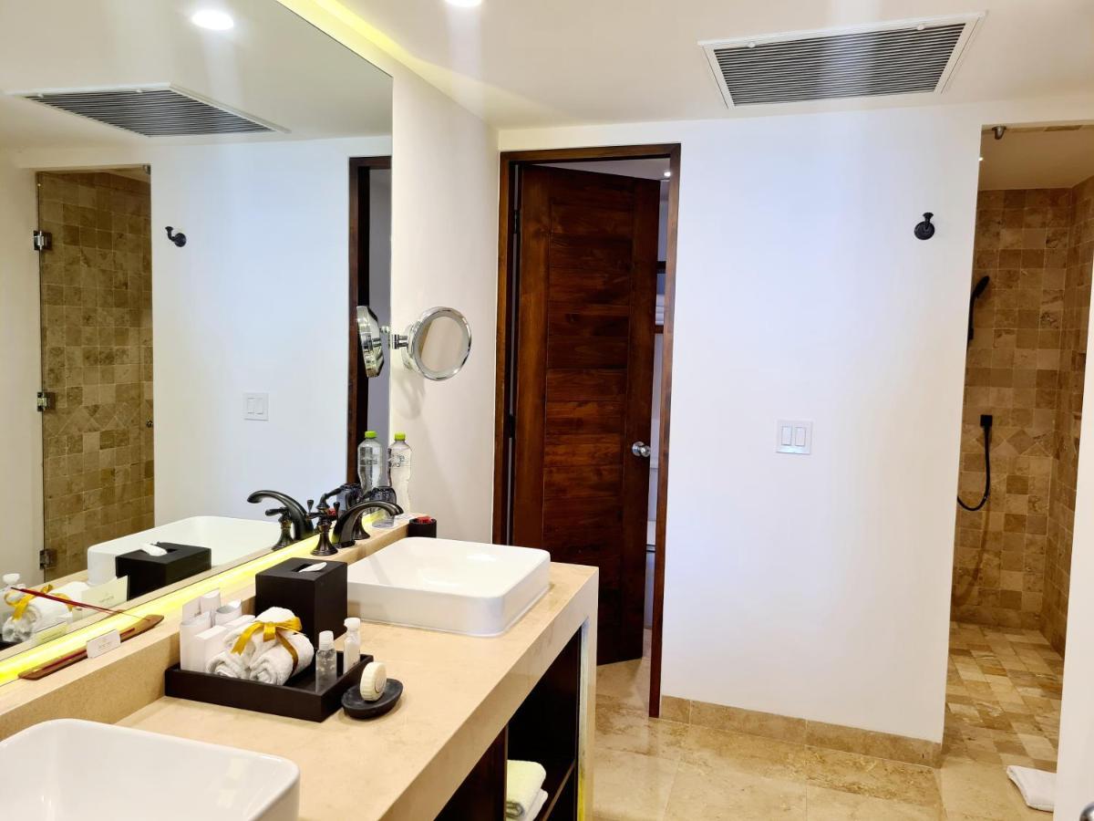 Deluxe Ocean View Room with Double Beds