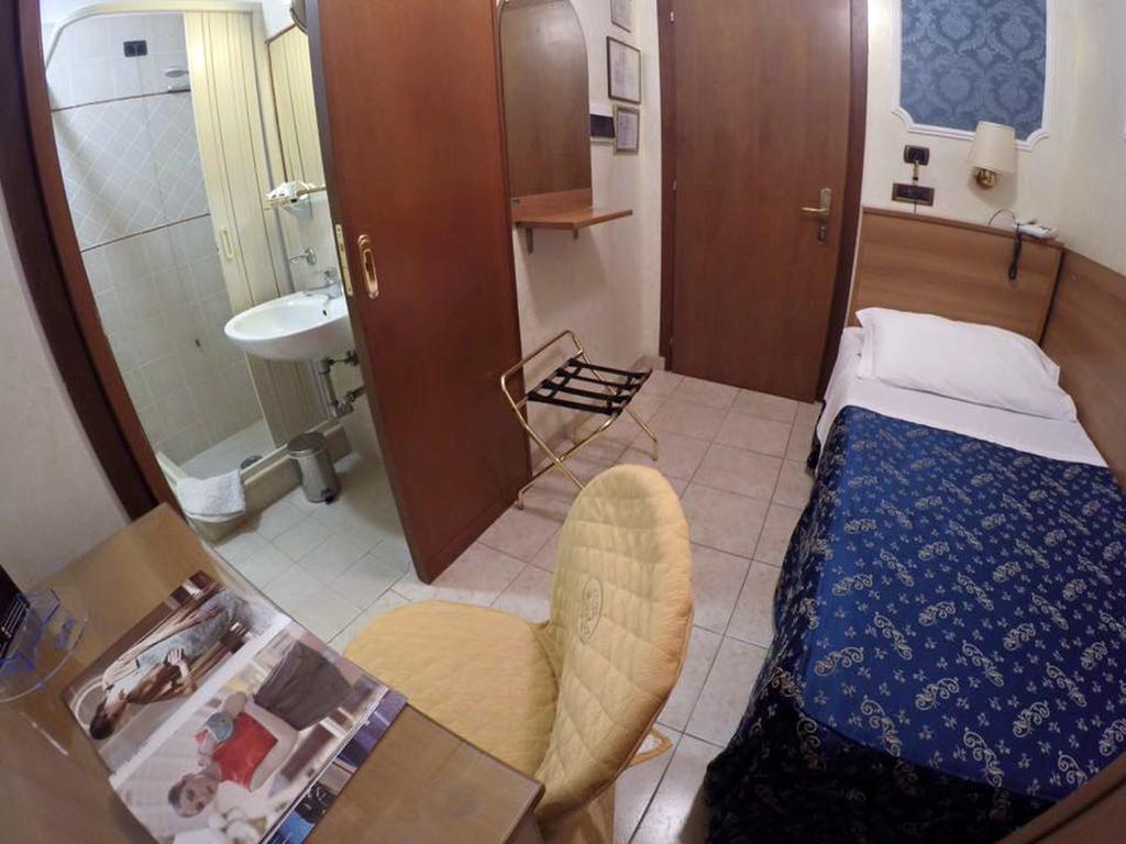 Single Room,127230186:JPEG