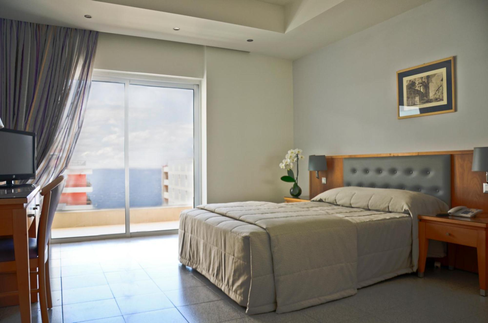 Double or Twin Room Side Sea View