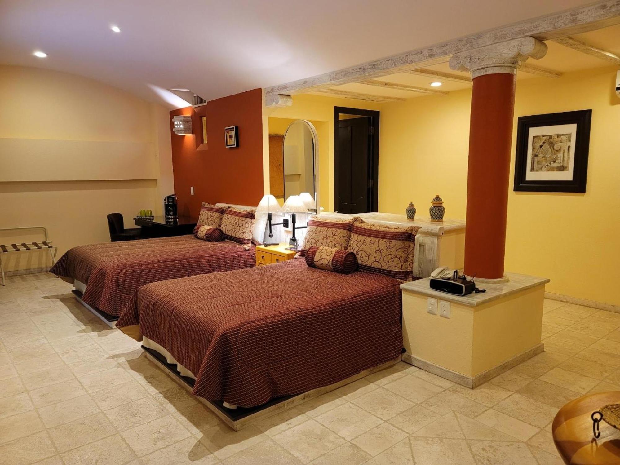 Deluxe Double Room,1589189231:JPEG
