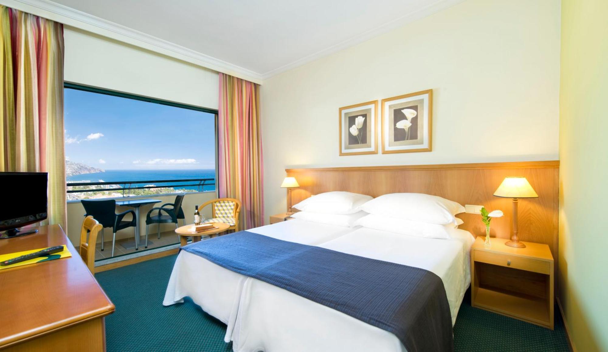 Double or Twin Room Sea View