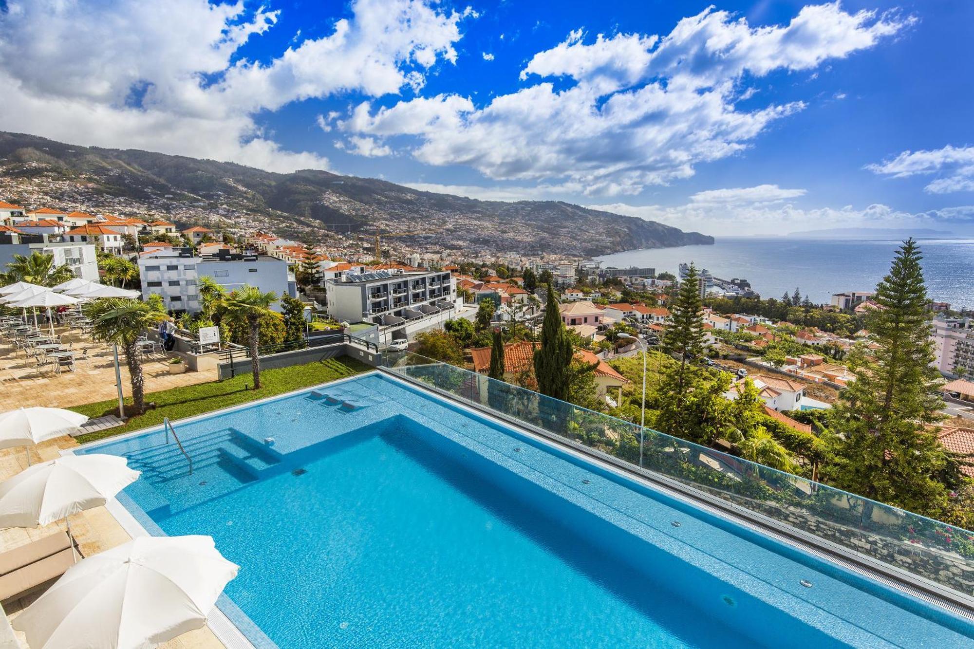 Double or Twin Room Sea View