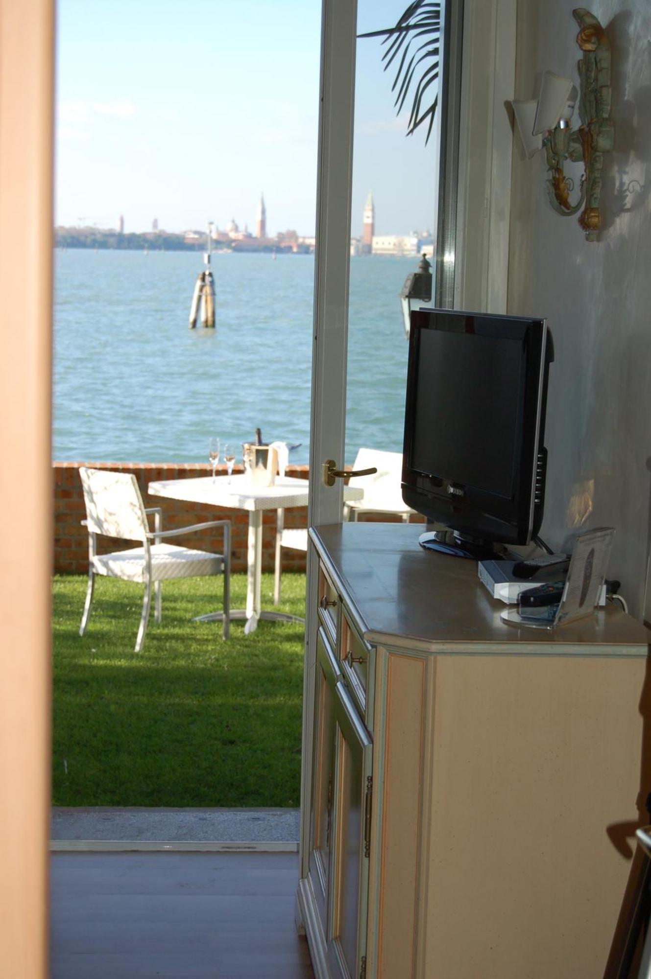 Suite Private Garden Lagoon View