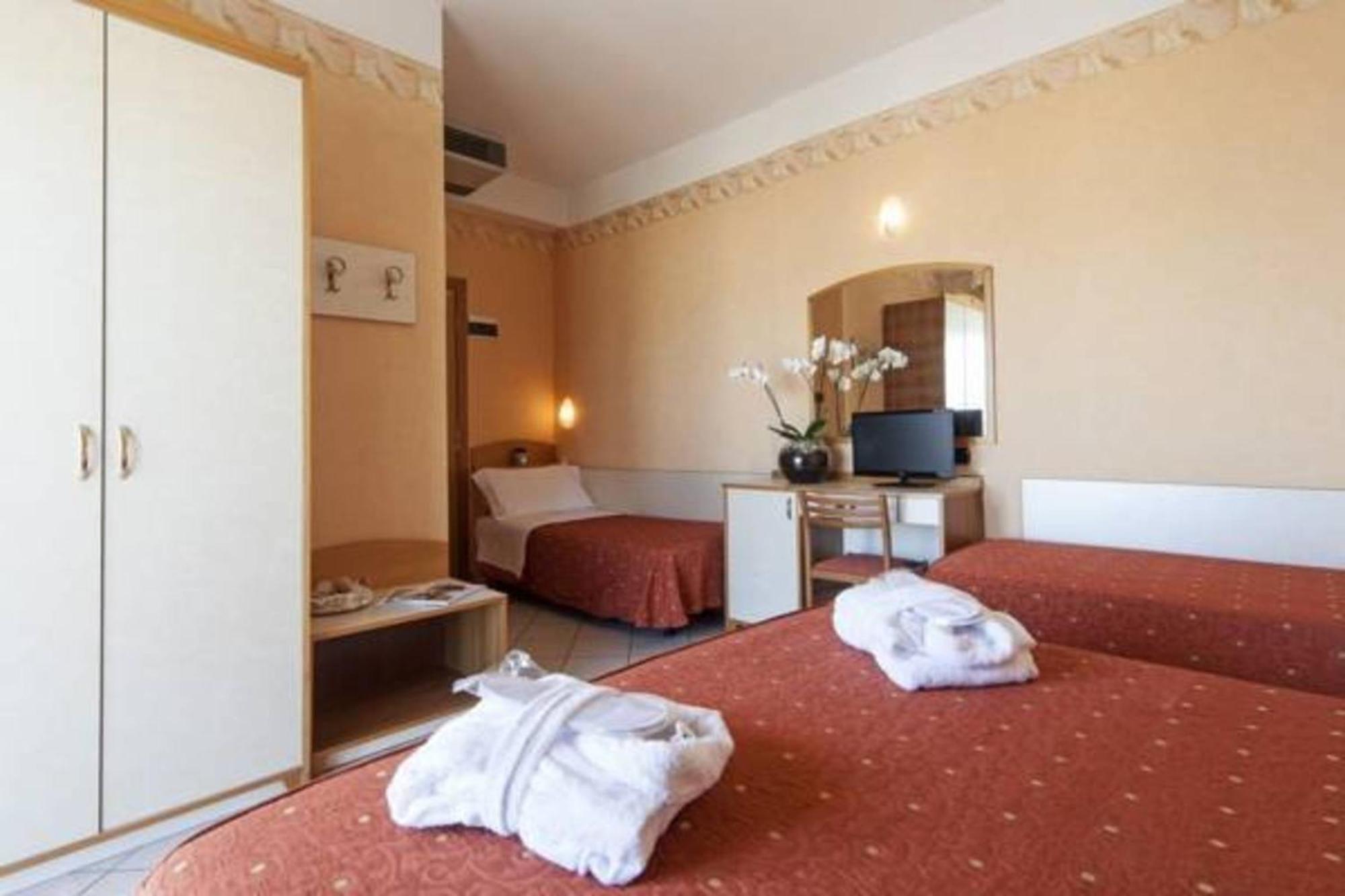 Quadruple Room,1379207510:JPEG