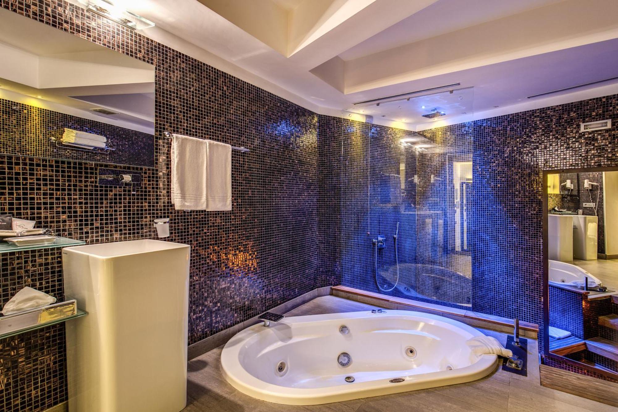 Suite,1274679133:JPEG